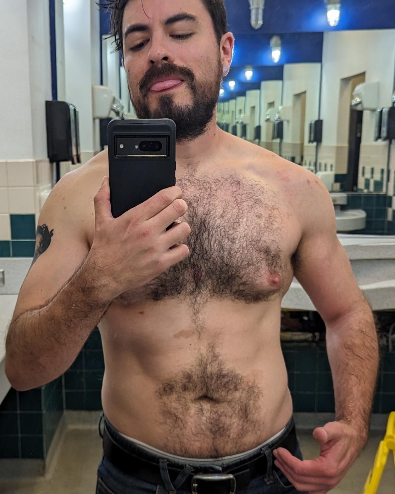 It's time for a gym selfie on main now with enhanced c** g*****s.