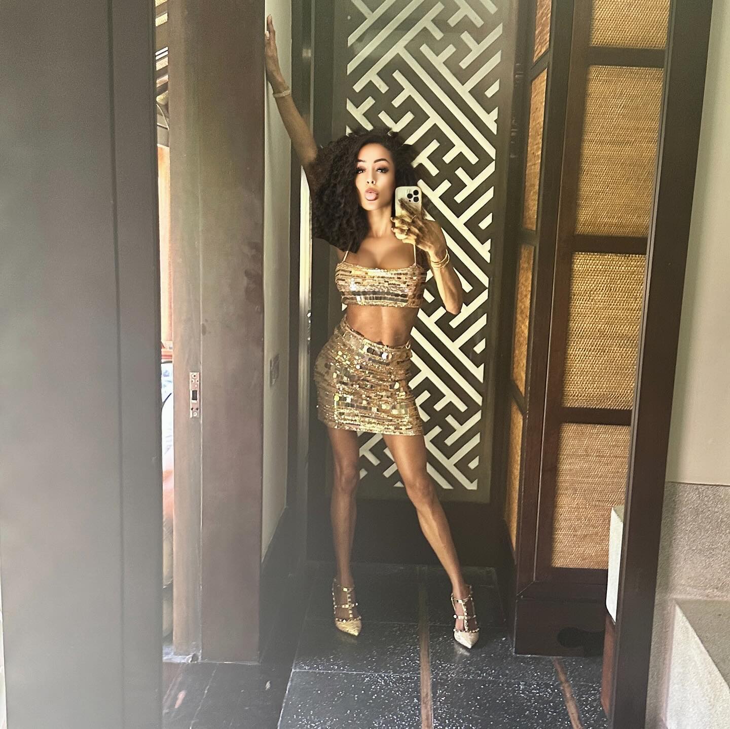 Glam #BTS #Bali I’m so behind with uploading content but a sabbatical was well worth it, no pressure, no devices, a proper digital cleanse was definitely worth it - ✨🤩🏝️