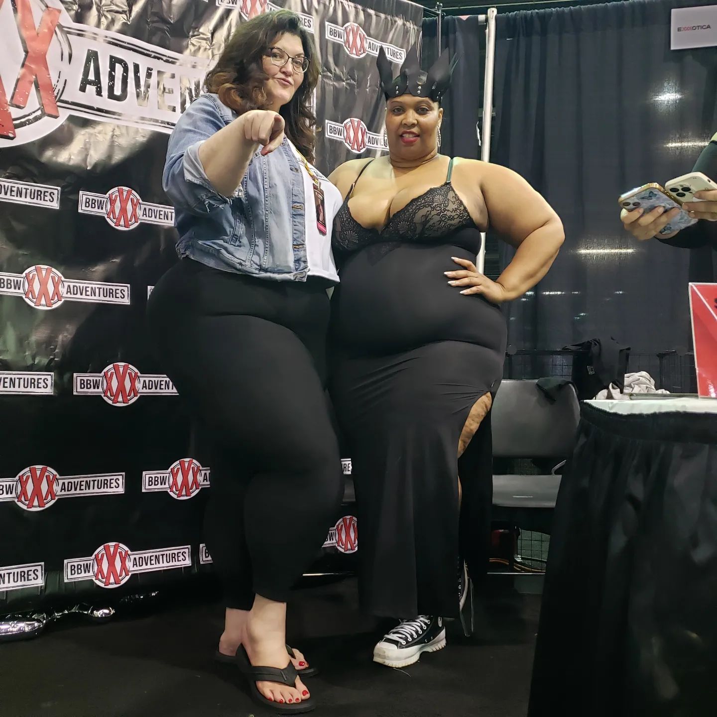 While at Chicago Exxxotica,  had the privilege of witnessing a scene done by @house_zuyaa_inc ... super Hot and Sexy is an understatement.  Female domination on Full display.  Sadly the video is just toooo hot for IG regulations,  soooo you'll just have to hop over and give a follow.