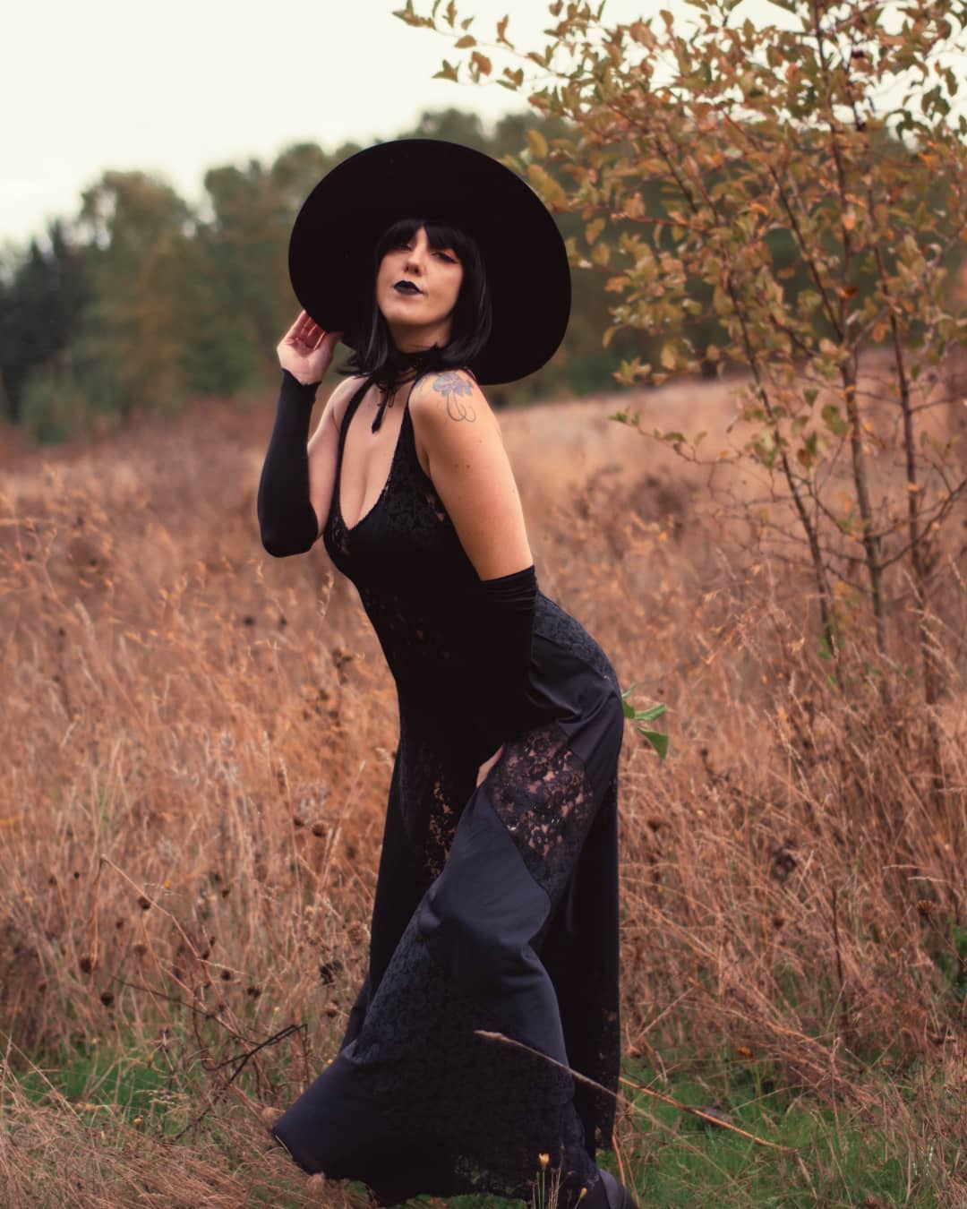 Check out my recent Halloween photoshoot!! 
Make sure to follow like comment & share plz 🥺😍

Photographer📸: @jaybayphotography 

#witch #witchesofinstagram #coven #gothgirl #alternativegirl #alt #blackwig #shapeshifter #witchyvibes #halloweenphotoshoot #witchphotoshoot #darkphotography #modelsofinstagram #pnwmodel #oregonmodel #modelshoot #witchhat #hex #pentagram #modelart #lacedress #spookyseason #spoopy #spooky