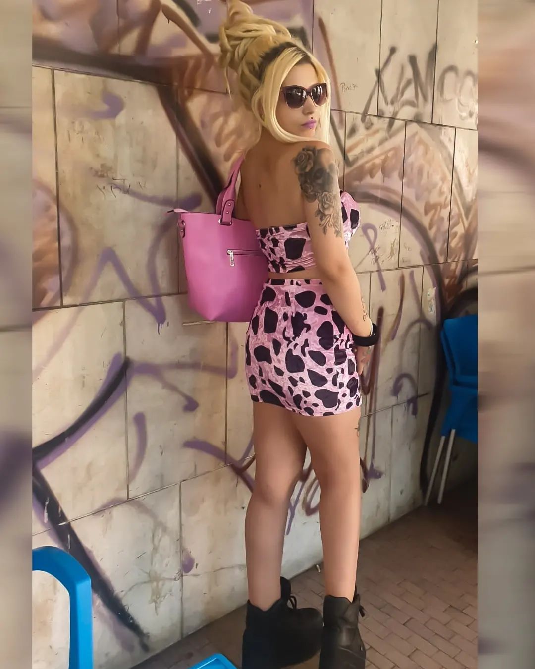 Si vede che odio il rosa e leopardato...... 
Completo di @shein_it 💖🖤
#girl #beauty #blonde #blondegirl #dreadlocks #dreads #dreadgirl #alternative #alternativegirl #inkmodel #ink #italiangirl #italian #look #pink #modelgirl #me #model #outfit #piercings #piercing #shein #tattoos #tattoo #tattoogirl #totalpink 
#follower --> #onlyfans link in bio🔥