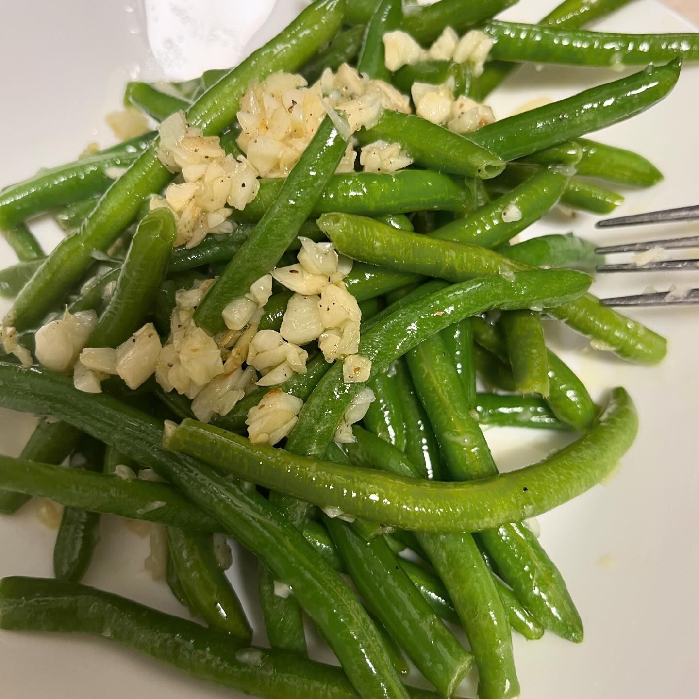 Green Beans & Garlic flash fried in olive oil with salt and pepper 🧄🫛💙

…

#veggies #garlic #wholesomemeals #ketomeals #healthylifestyle #eatyourgreens #nerdfitness #gamerlife #geekgirl #gamergirl #dairyfree #homecooked #nerdlife #geeklifestyle #healthyfood #pcgaming #nintendoswitch #pokemontrainer #levelup #witchlife #hearthwitch #greenwitch #witchylifestyle