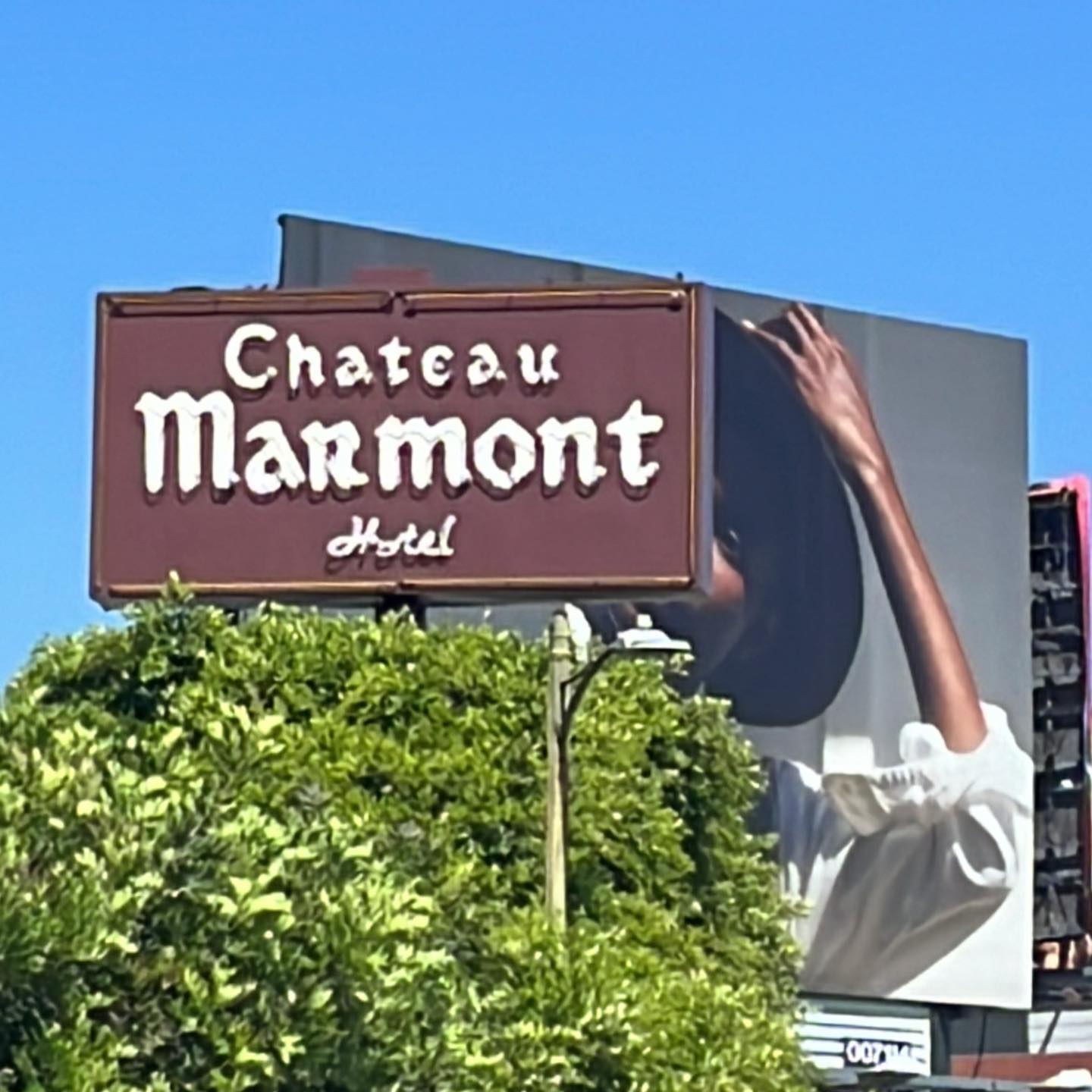 Summers are better at the #ChateauMarmont 🛟