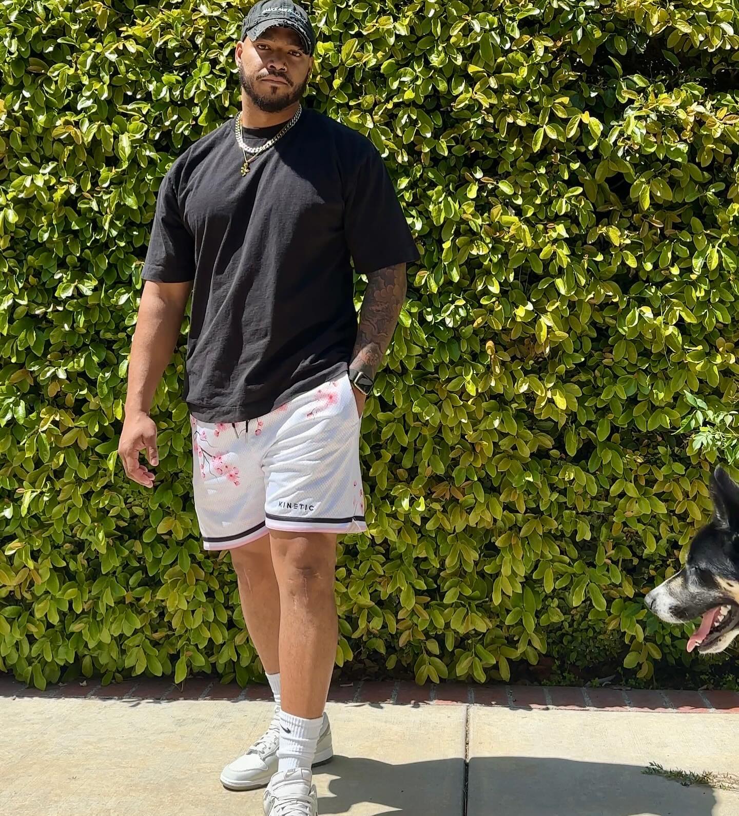Someone decided to photobomb my photoshoot today 😂🐶
Finally getting some sun out 🙌🏽 Hope everyone has a great weekend!

S/o @kinetickings for the 🔥shorts!

Use code BURNS for discount 💯
•
•
•
#kinetickings #BiggiePawz #fashion #mensfashion #lafashion #models #lamodels #modeling #personaltrainer #fitness #lifestyle #mindset #consistency #positivity #positivevibes #morelife