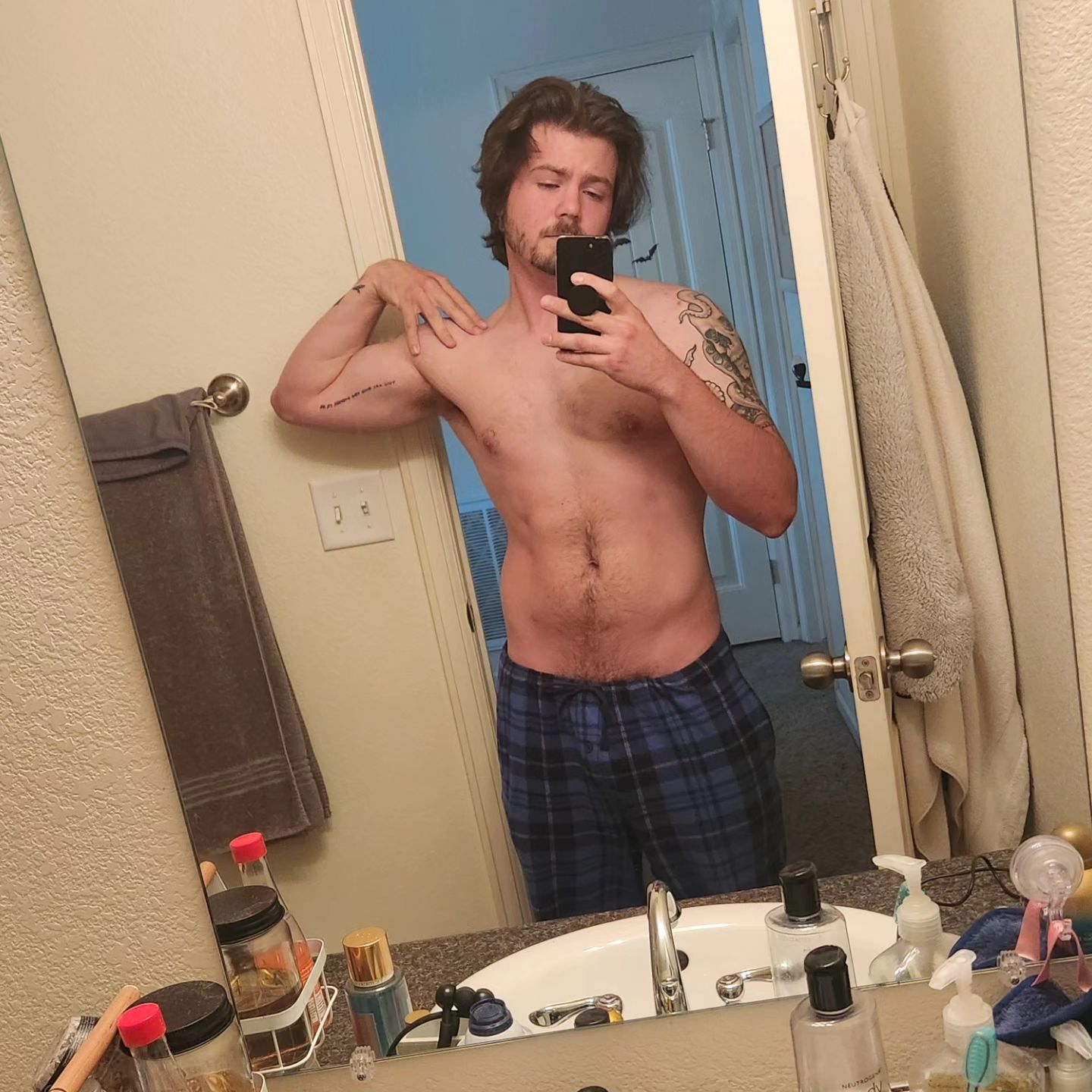 Kinda scary how I keep losing weight 
#model #onlyfans #of #bi #bisexual #body #hair #fashion