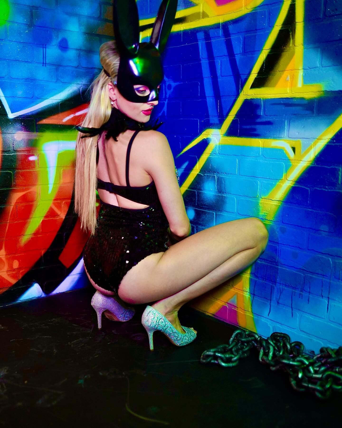 Channeling my inner bad bunny 🖤🐰 Retro to my first visit to @gw_burns_photography studio 2021 ⛓️
📸 @legal.lens.mc