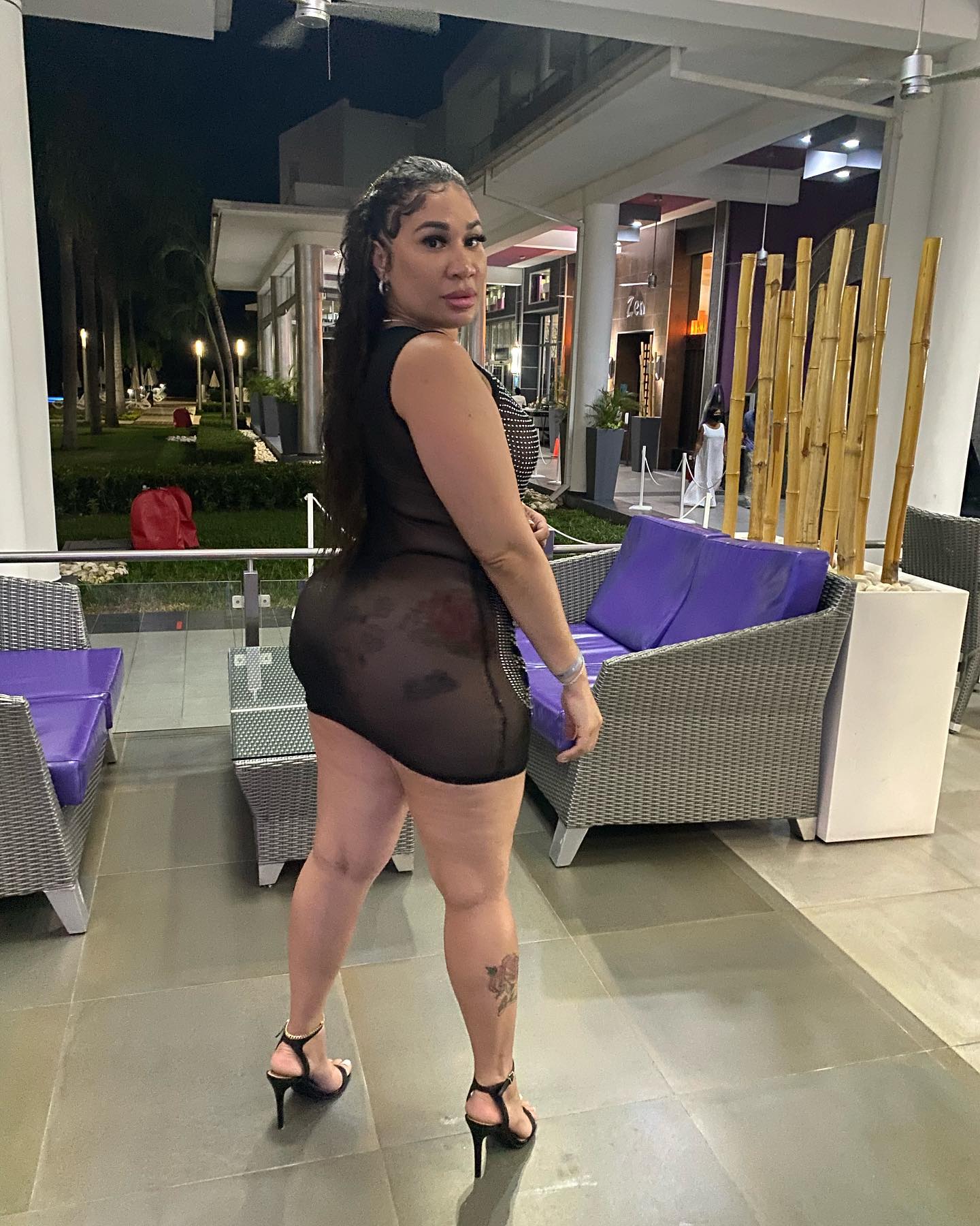 🖤 185lbs with a lil bit of cellulite 💋 
No filter No edits❤️‍🔥