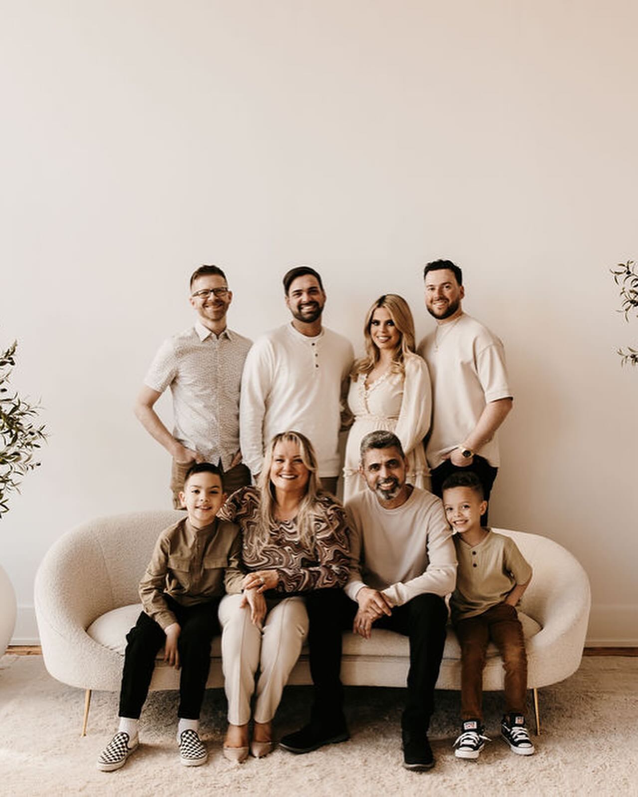 Obsessed with my beautifully blended & chaotic family.

The real modern family! 😂🤍🙏🏼 #blessed #family #blendedfamily #life 

📸: @erin_nicolephotography 
📍: @studiosunsetchicago
💄: @jacquesxmakeup