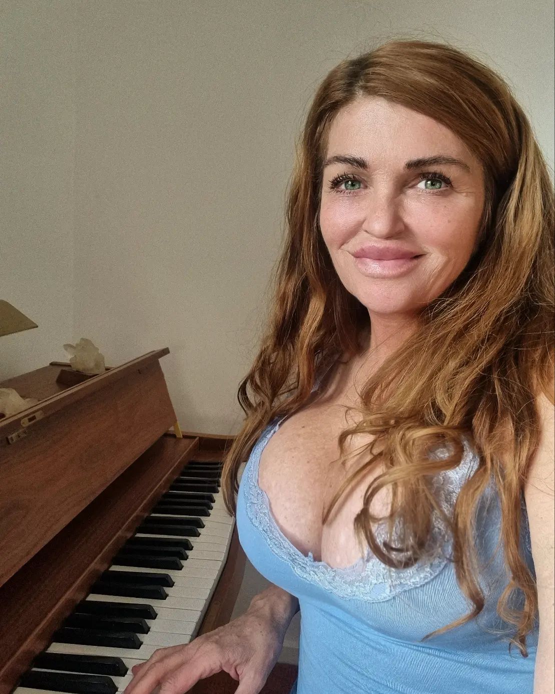 Dear humans, 
would any of you like to play the piano with me?
Kisses from Christina ❤️ 💋
.
.
.
.
.
.
.
.
.
.
.
.
#accountant #artist #author #bustywomen #beauty #bustygirls #beautifulgirlsofinstagram #bustymilf #cutegirl #curvygirl #christinagoldielocks #cutegirlsofinstagram #cougartown #cougarnation #cougar #cougarlife #milfmom #milf #milflovers #milfgang #milfstatus #onlyfansmodel #onlyfansgirl #onlyhands #onlyhands #piano