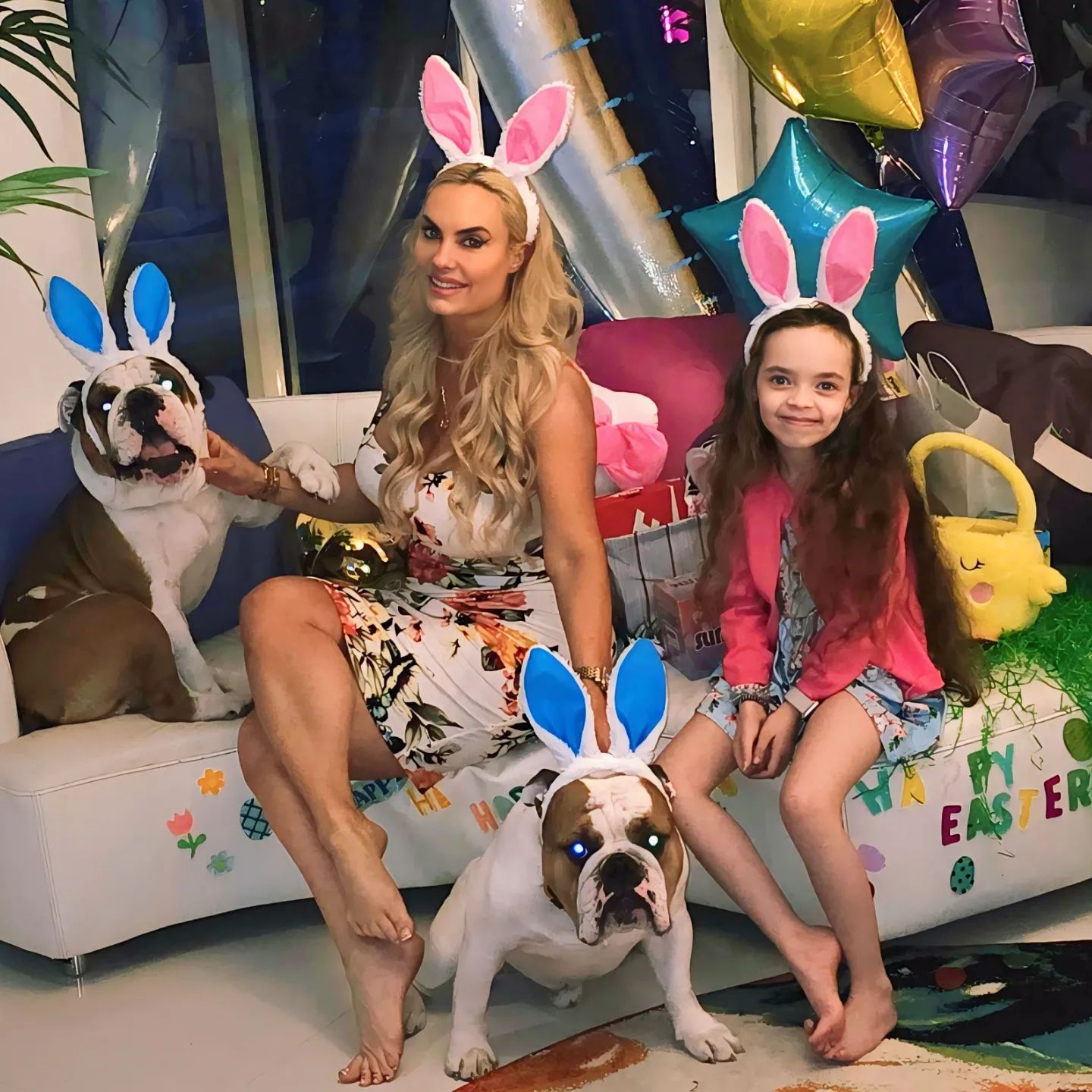 Just some cute Easter pics 🐣💐🐰

#easter2024 #bulldoginstagram #eastersunday #bunnyears