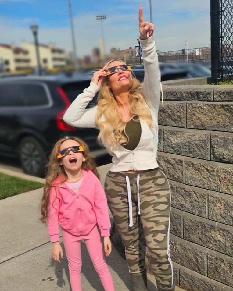Chanel and I ran to the park with 4 minutes to spare before full eclipse happened.. It was actually really interesting to check out😎
We were making jokes about the Eclipse glasses.. Saying, "Even though they don't stay on your head too well we can still make them look cool
#solareclipse2024 #solareclipse #motheranddaughter #bond