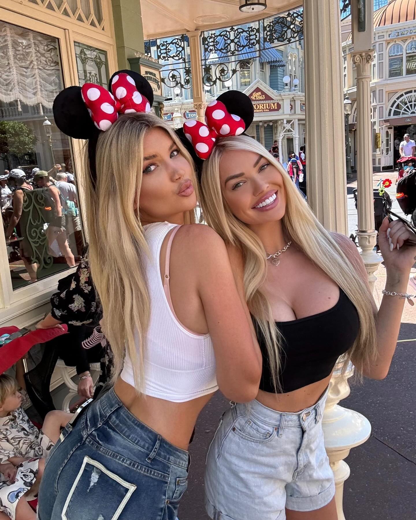 Disney with my partner in crime 🐭🏰