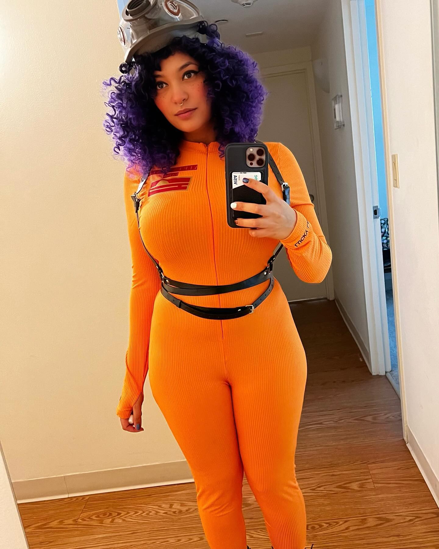 Great great asset.
.
.
.
.
.
#lethalcompany #cosplay #cosplayer #paxeast #gamergirl #boston #curlyhair #curvy #followme #cosplaygirl