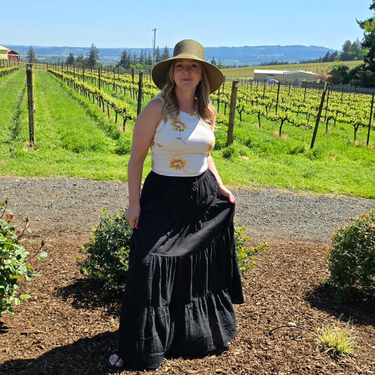 Have a great weekend ❤️ 
#outfitoftheday #momstyle #sunny #winetasting #winery