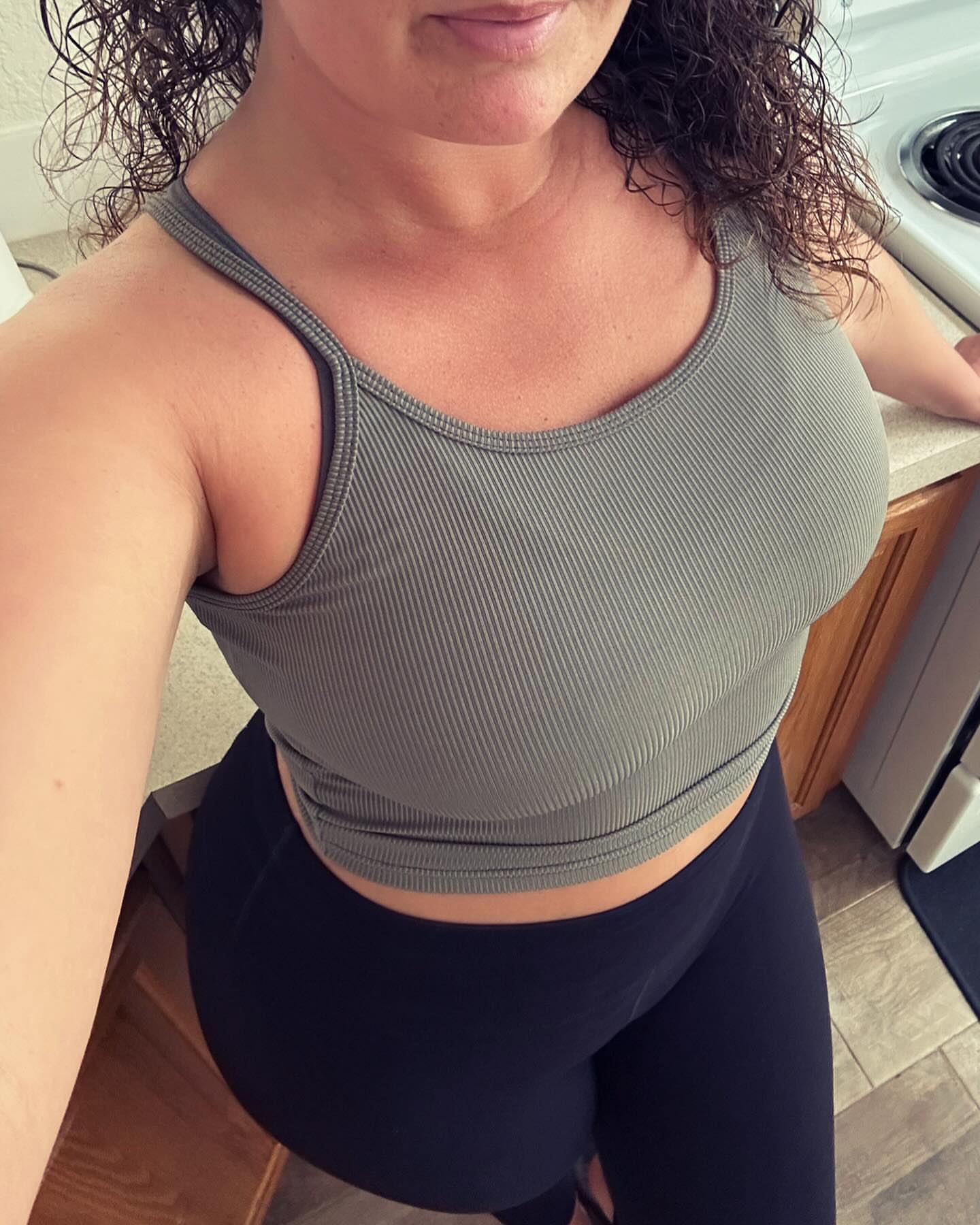 Are you hungry? #milf #onlyfans #sexy #curves #curvymom #curvy #curvesarebeautiful #hotwife #🍍