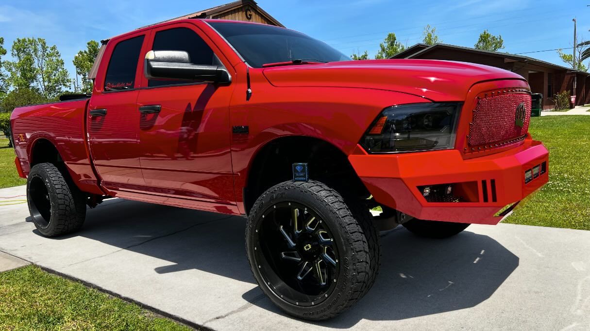 Ol girl got some much needed love this week done by @mkmdetailing . Got polished and got a 3 year ceramic coat ( @diamond.guard ) the best around ! Much needed just in time for show season next month! 

#PavementPrincess #Ram #RoughCountry #HornBlaster #VisionWheels #CustomOffsets #TruckPorn #Effenfast #GenYHitch #truespikelugnuts #BoltLock #theskynetteam #skynetflorida #skynet @visionwheel @floridaskynetteam  @theskynetteam @turbodieselbabes @queens_mafia21 @truckbabeapparel

__________SPONSORS___________
@diamonddetailingproducts Code :12_2wd
@hornblasters 
@customoffsets: Link In Bio 
: Referral :12_2wd 
@customoffsetsdaily
@genyhitch 
@boltlock
@turbodieselbabes : 12_2wd15
@truckbabeapparel  12_2wd
@vvashautocare Code: 12_2wd