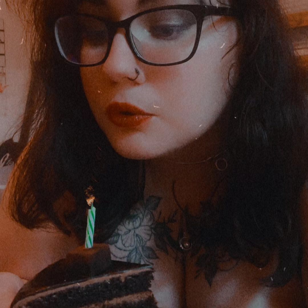 Happy birthday to meeee! I'm 28 now! Did one hell of a sexy birthday shoot to celebrate too! Check out the OF to see hehe