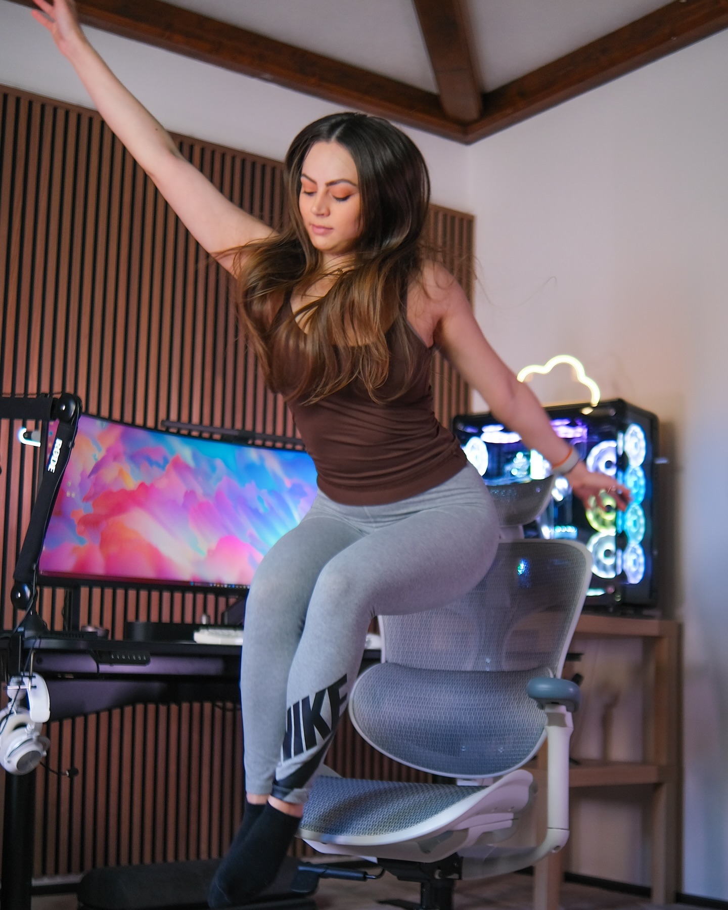 Jumping into the weekend like … 😁😁😁 Comment below what your plans for the weekend are. I want to finish an oil painting 🖼️ I am painting for the living room. 
#setup #setups #coder #programmer #developer #softwareengineer #gaming #coders #coding #programming