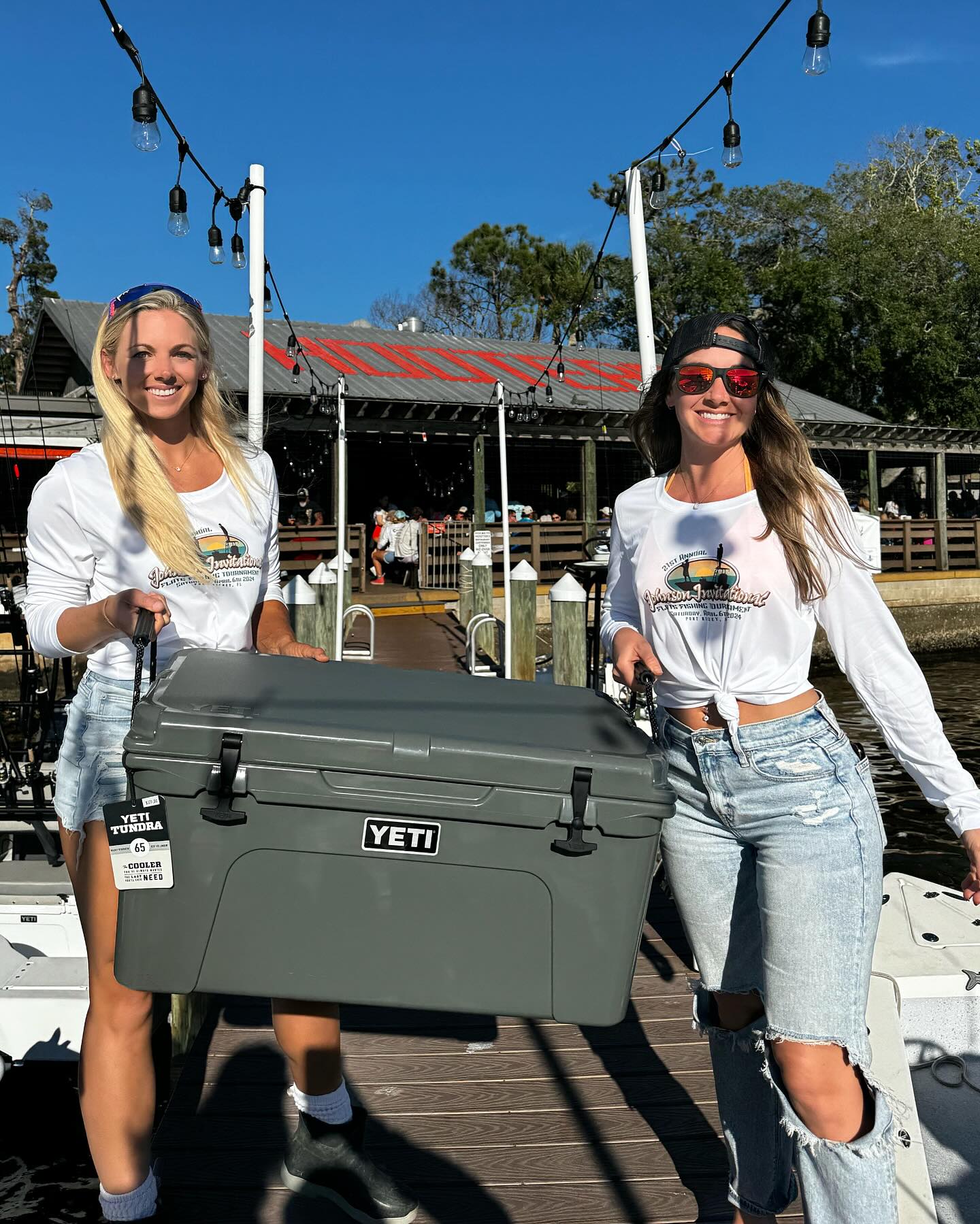 Got on the leaderboard for the @johnsoninvitational with a full slam of 70 inches (total length of a snook, red & trout). Too bad it wasn’t by weight though, this redfish was fat 😂 90 inches won the tournament but still a great time. Even won this Yeti cooler 🍻 #livebait #tournament #newportrichey #hooters