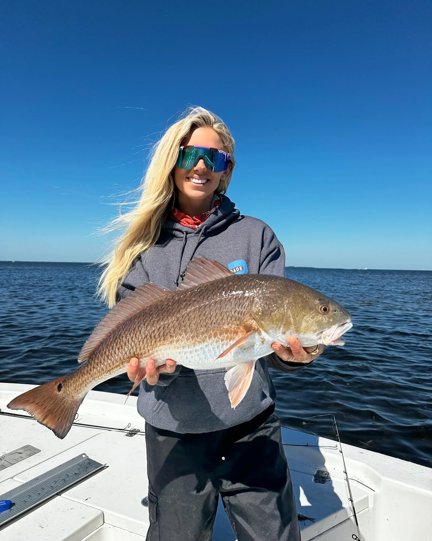 Got on the leaderboard for the @johnsoninvitational with a full slam of 70 inches (total length of a snook, red & trout). Too bad it wasn’t by weight though, this redfish was fat 😂 90 inches won the tournament but still a great time. Even won this Yeti cooler 🍻 #livebait #tournament #newportrichey #hooters