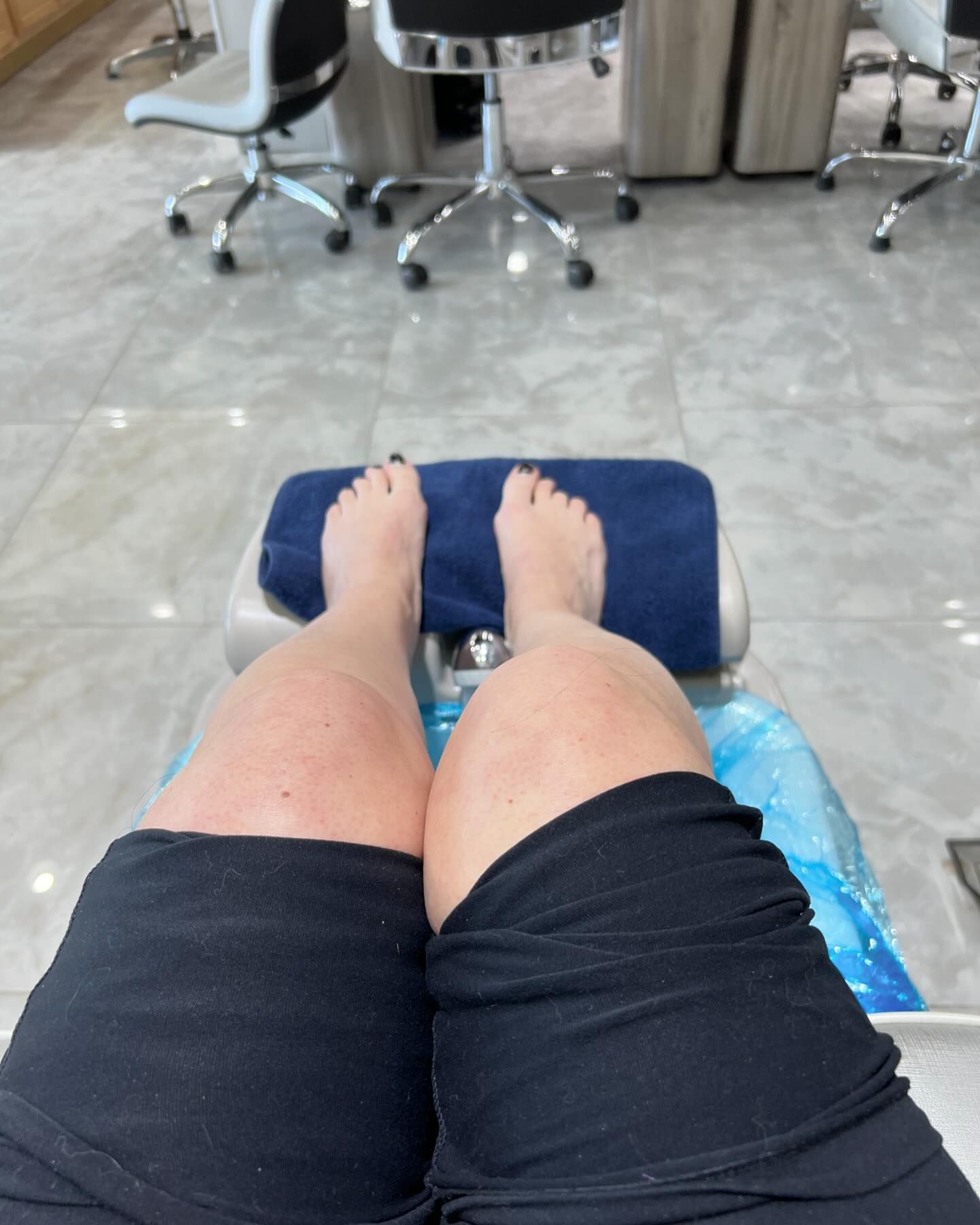 It’s vacation time!!! Starting it off right with a pedicure 🖤🖤🖤
