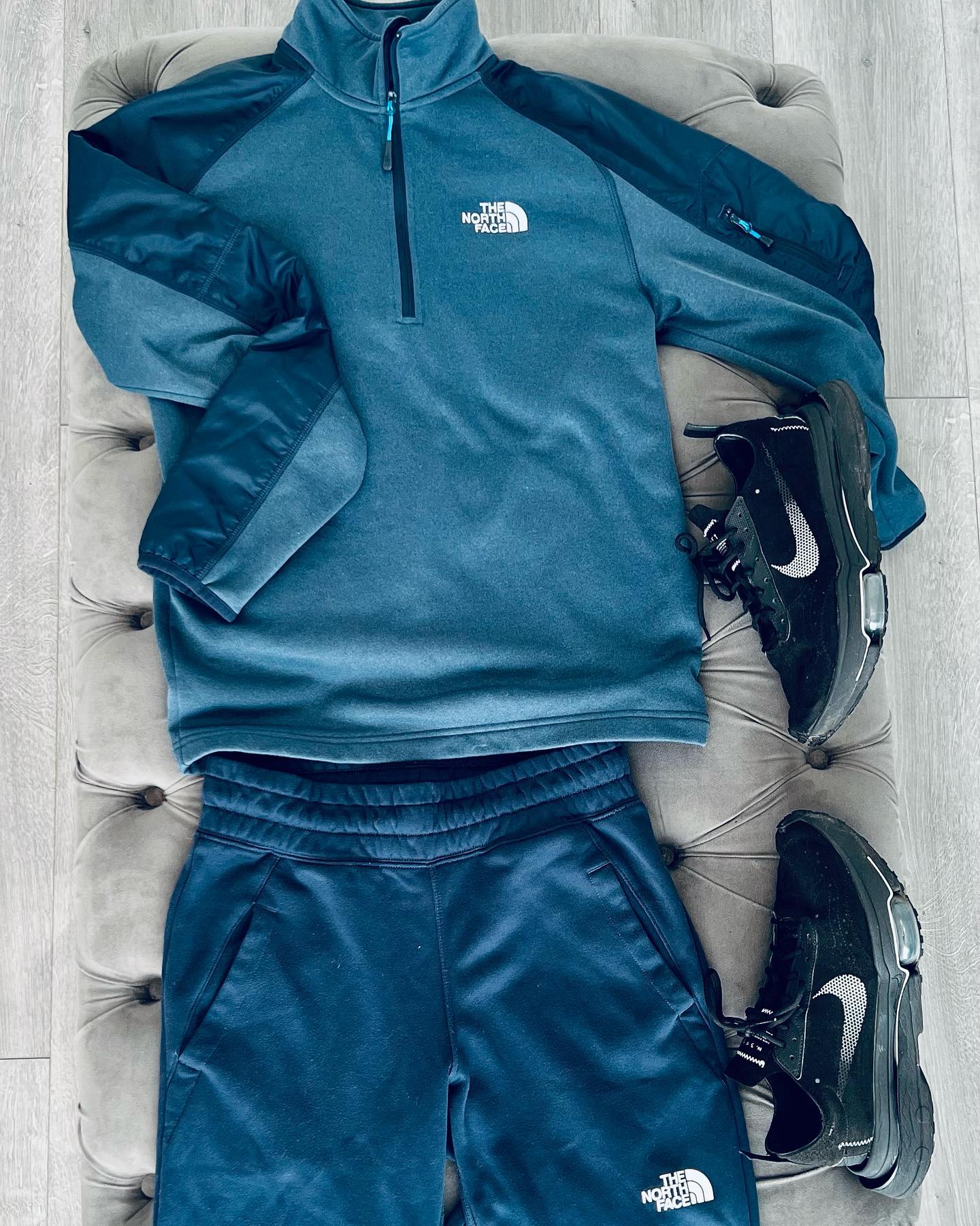 North Face Blue Tracksuit

ZIP FLEECE ❌
JOGGERS ❌
TRAINERS size 8 ✅