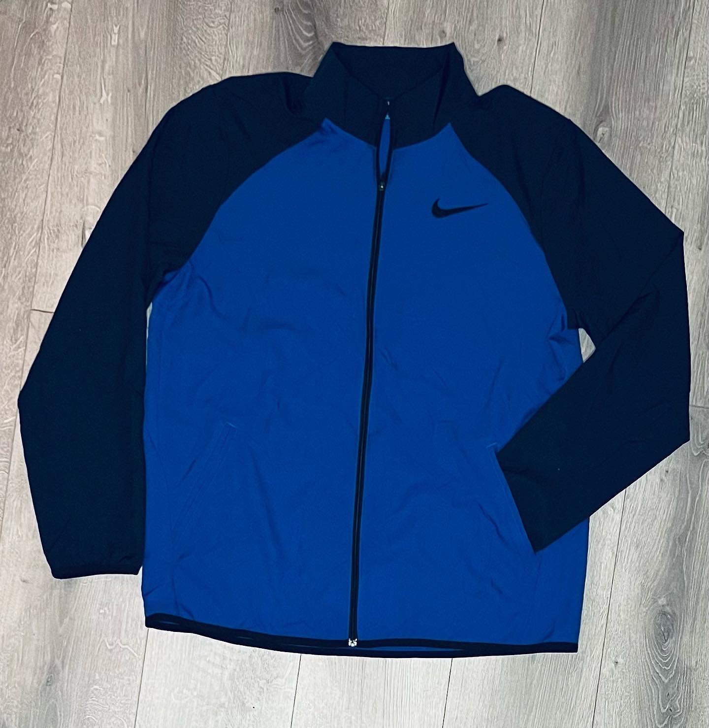 Nike dri fit jacket size m