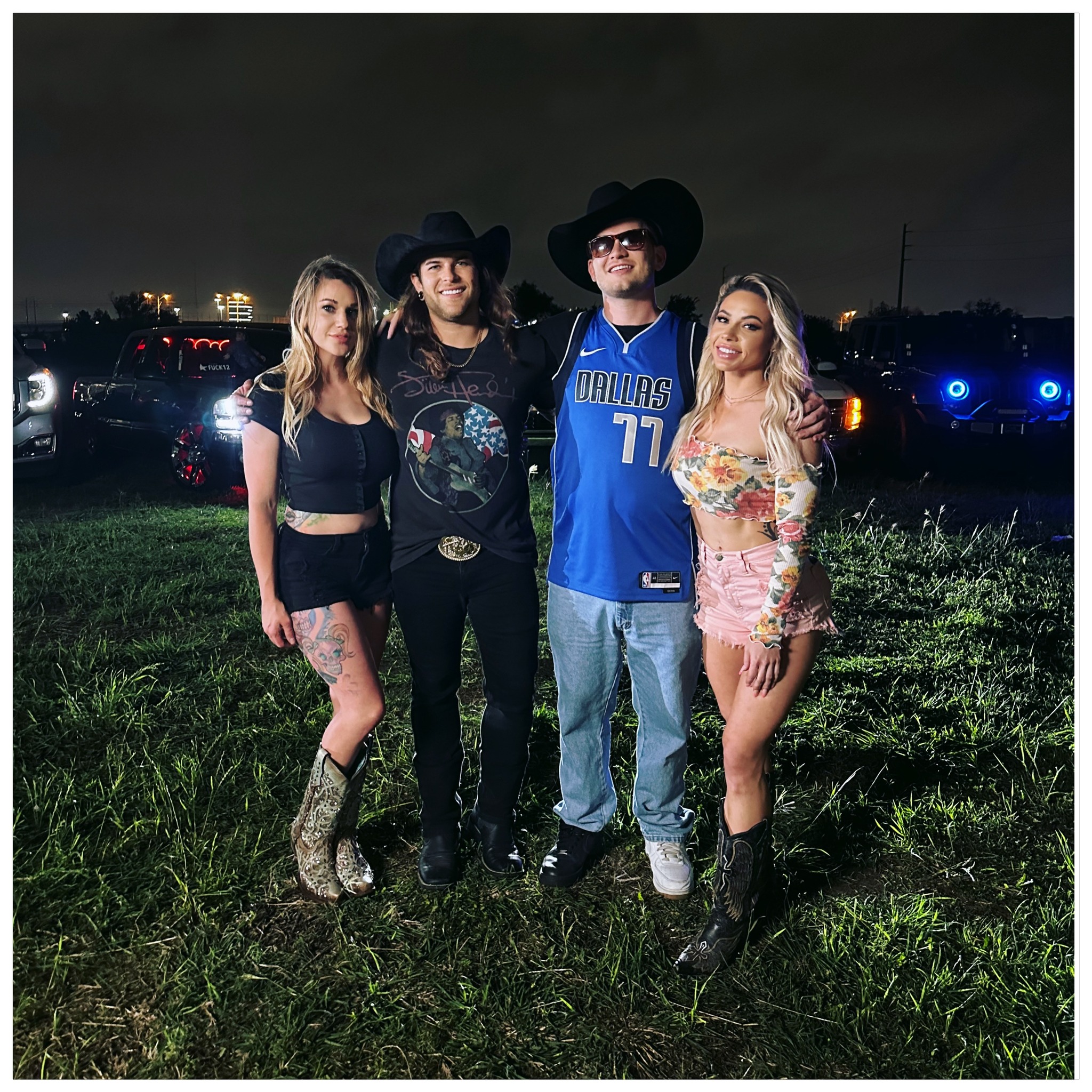 That’s a wrap!! Can’t wait for you all to hear my new song “TEXAS BOI” ft. @gringothemc 🤠  thank you @babybash for making this all happen and to @dangfilms & @oneandonlypyrexx for always doing an amazing job filming and shining 💥 

#TEXASBOI #RonnieBowen #Featuring #MCGringo