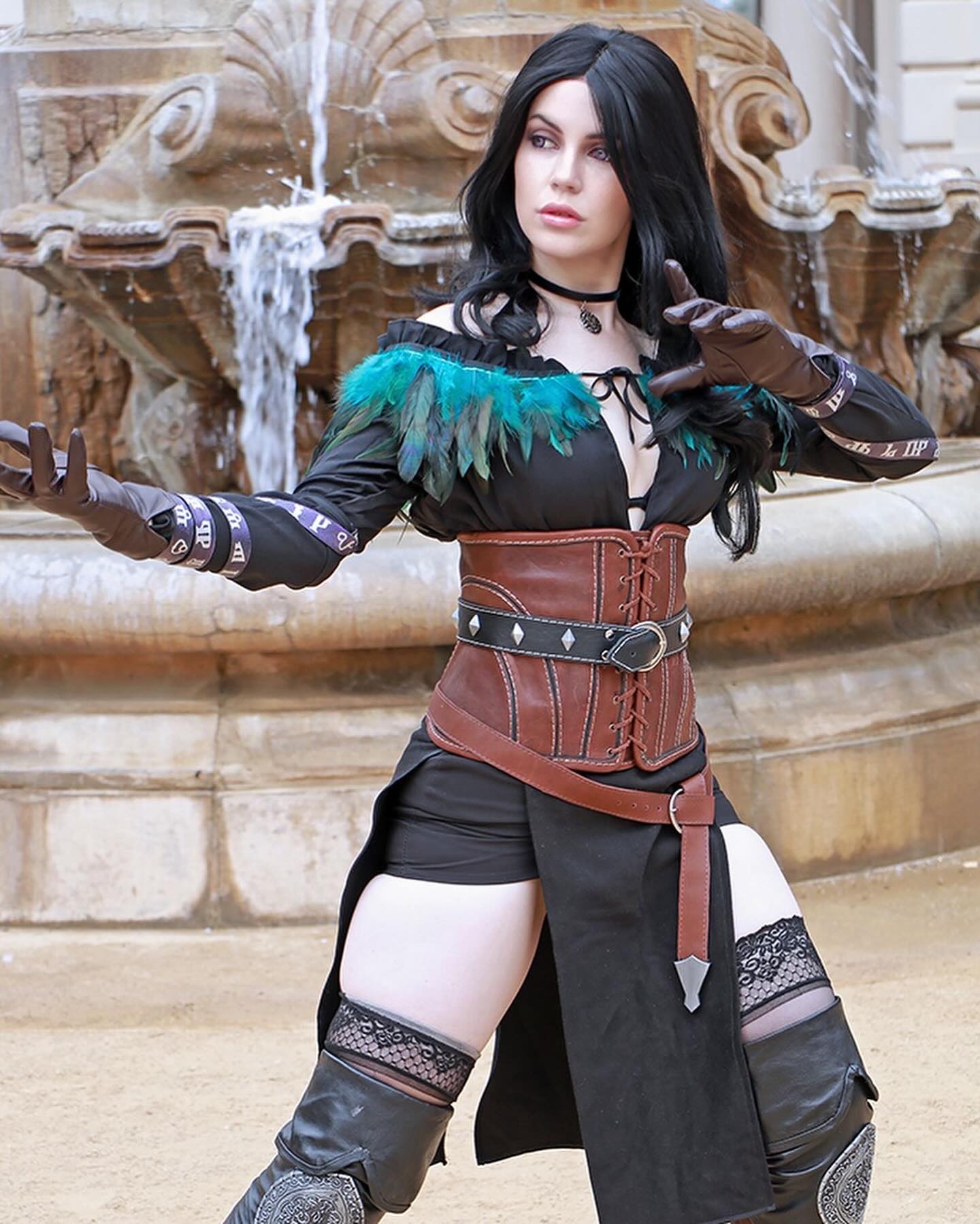 I’m probably going to wear this to Renfaire, I’m not going to lie. There are not enough opportunities to wear some of my best cosplays in public. #yennefer #alternativeoutfit #witcher #wildhunt #yenneferofvengerberg #witcher3