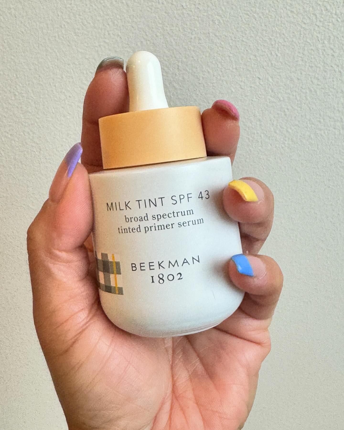 @beekman1802 does it again with another great product! This tinted serum is perfect for every day looks with & without foundation. Ever since I switched to the Beekman skincare line, my pores have minimized, smoother skin, less breakouts & just overall glowing. Bravo! 💛  #skin #skincareroutine #beautybloggers #fashionblogger #beekman1802 #takecareofyourself #travel #travelblogger
