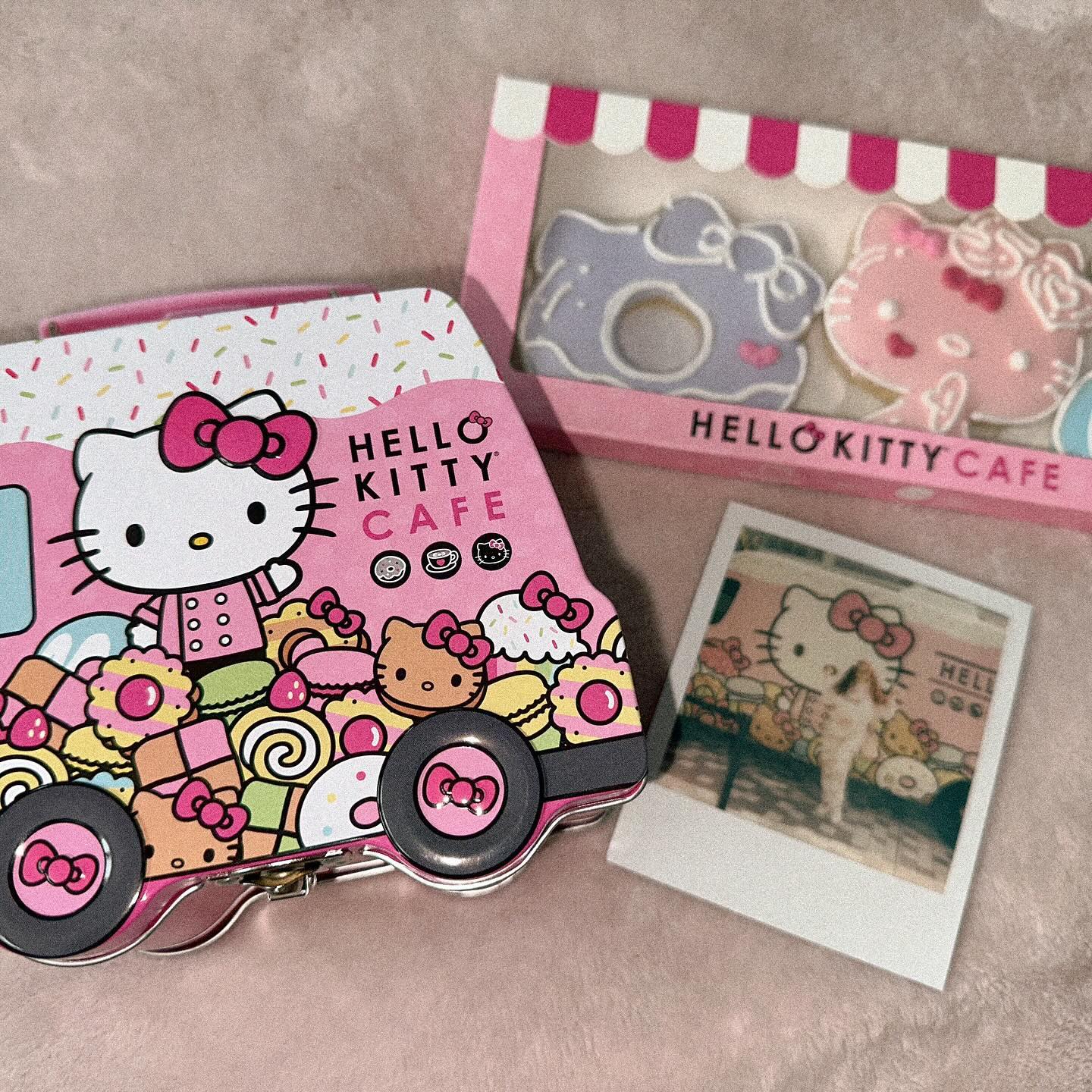 I got to experience the hello kitty truck and it was super kawaii 🎀✨ They had the cutest snacks 🥰

•
•
•

#hellokitty #hellokittytruck #hellokittylover #hellokittylife #kawaii #kawaiigirl #kawaiilove #kawaiilover #kawaiilifestyle #kawaiilife #hellokittyaddict #hellokittycafe #explore #explorepage