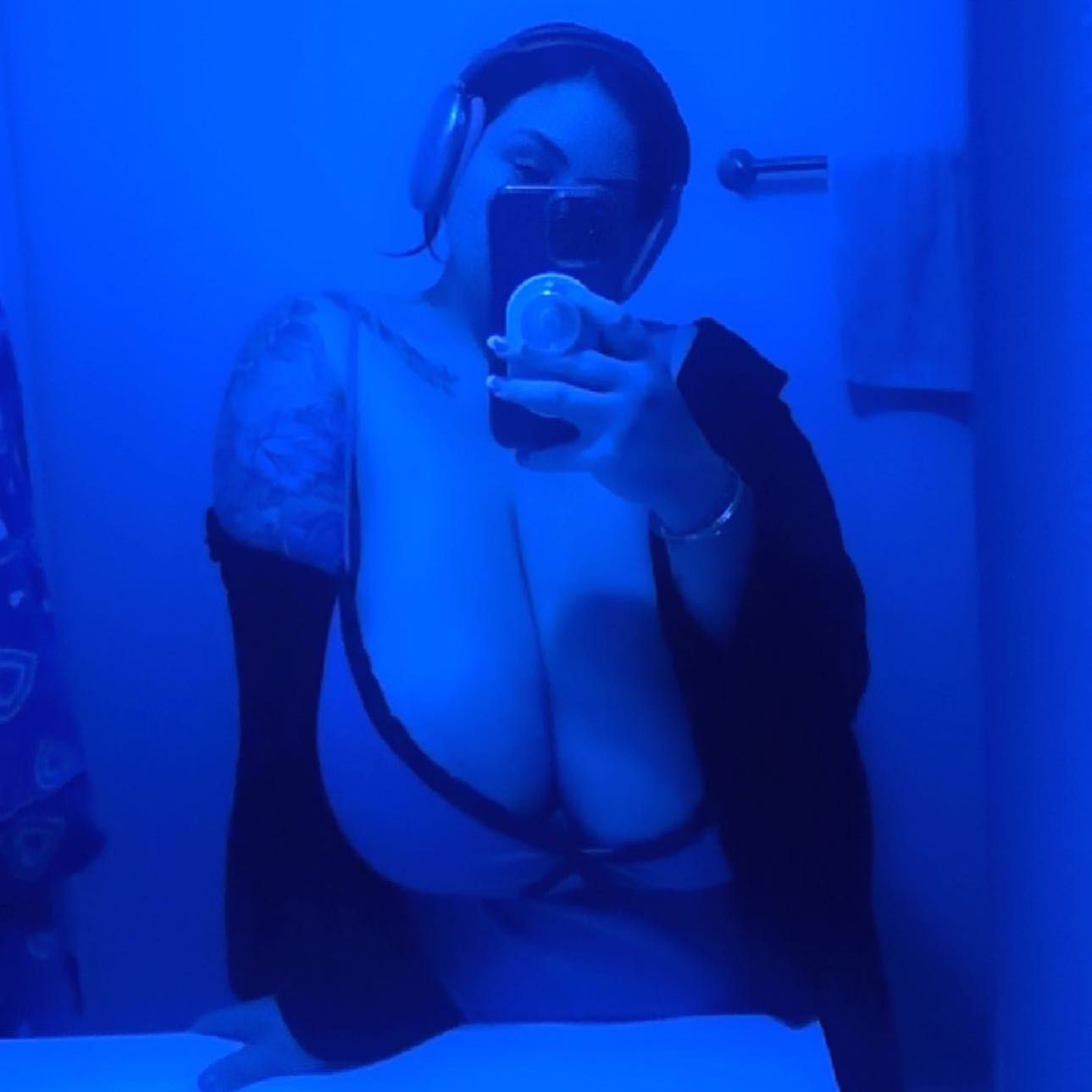 fine i’ll post it here, too 💙🩵 
my shower lighting is so relaxing 😌