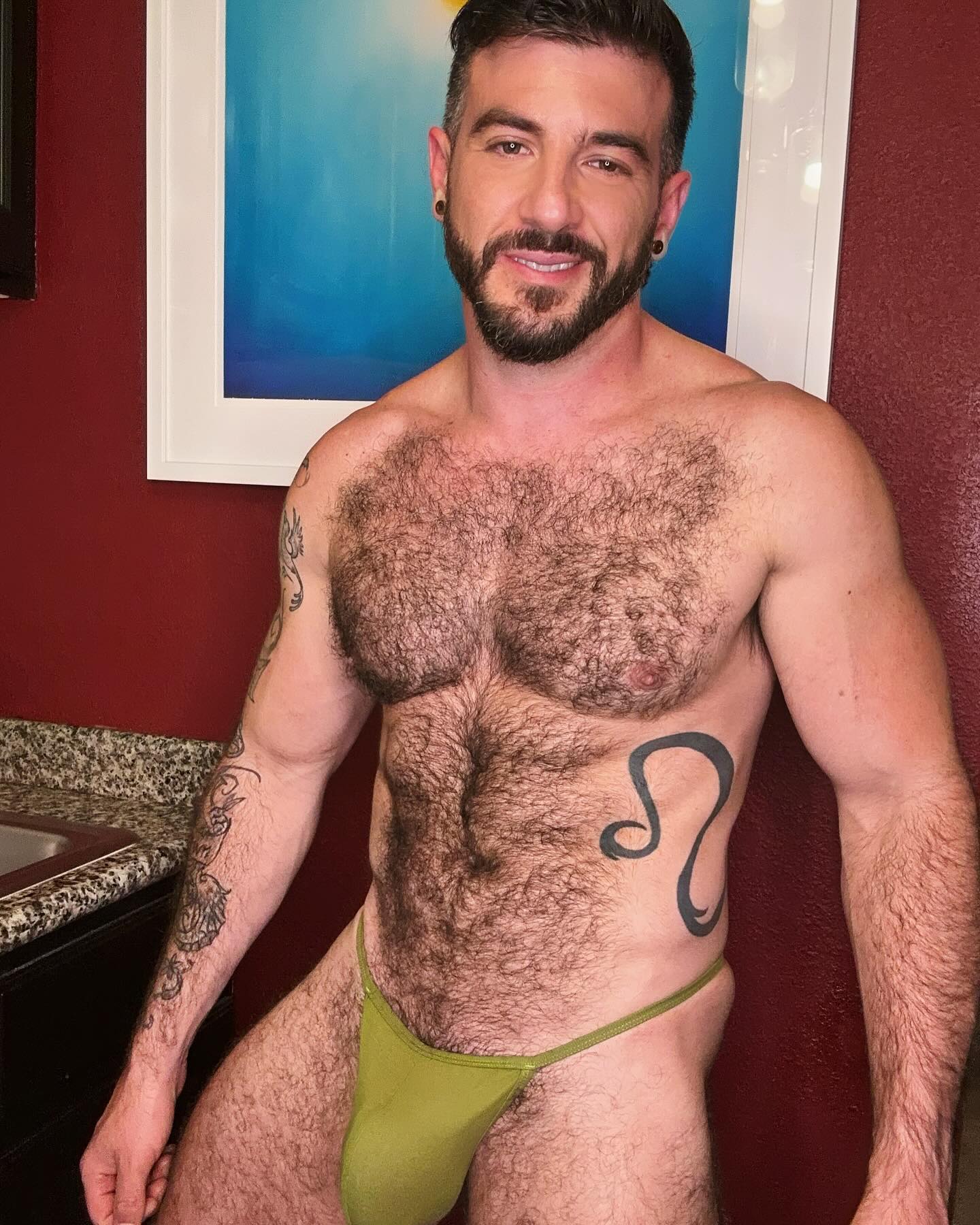 Green is my favorite color! I think it looks good this way 🤪

#greenthong #malethong #malelingerie #thong