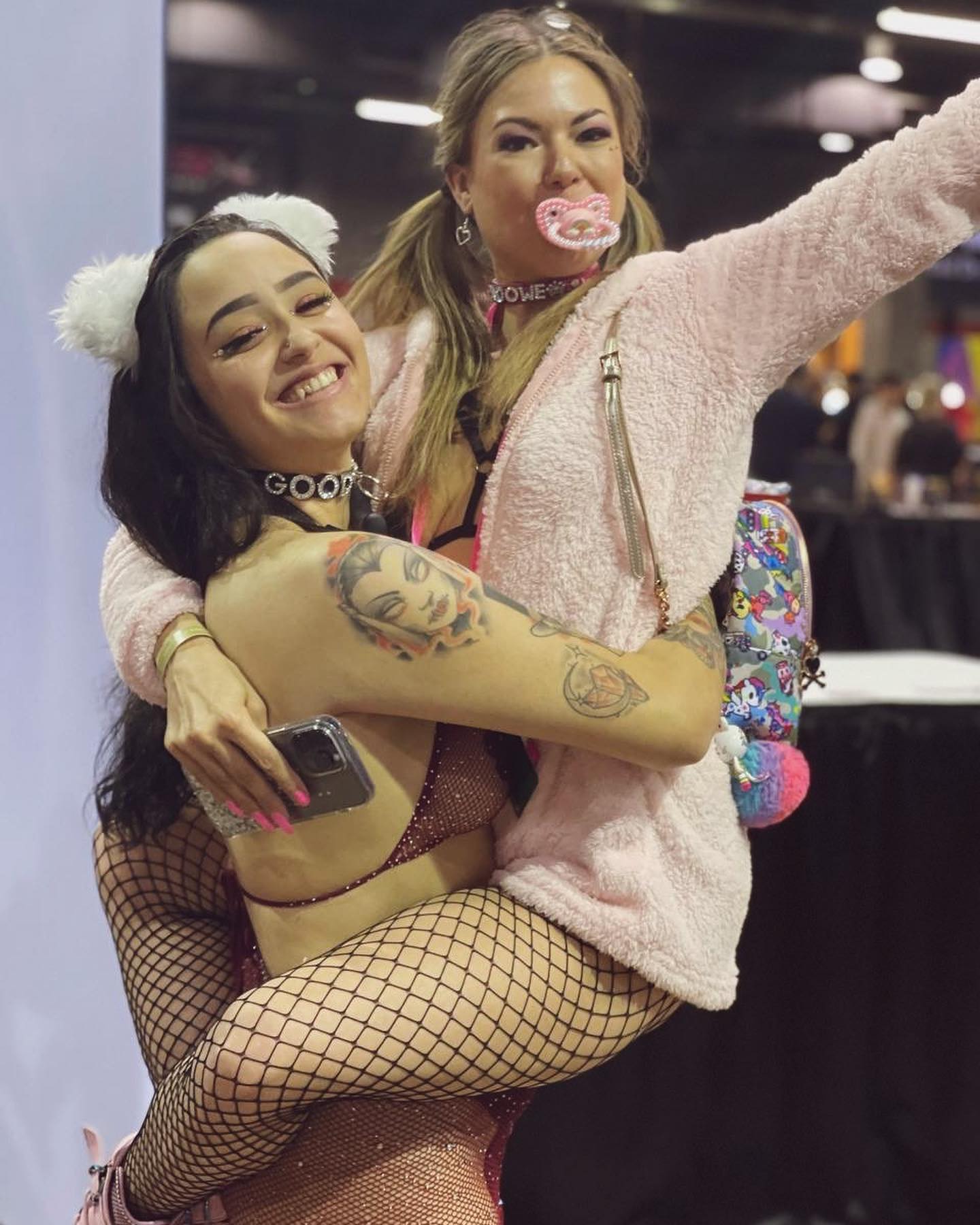 words can’t even begin to describe how amazing EXXXOTICA chicago was ^-^ i love being surrounded by people that are so open & wonderful. friends, new & old, i love you all ☺️☁️✨

i just have to say @realsinnsage is my favorite p0rnstar, and meeting her was literally surreal 🥺