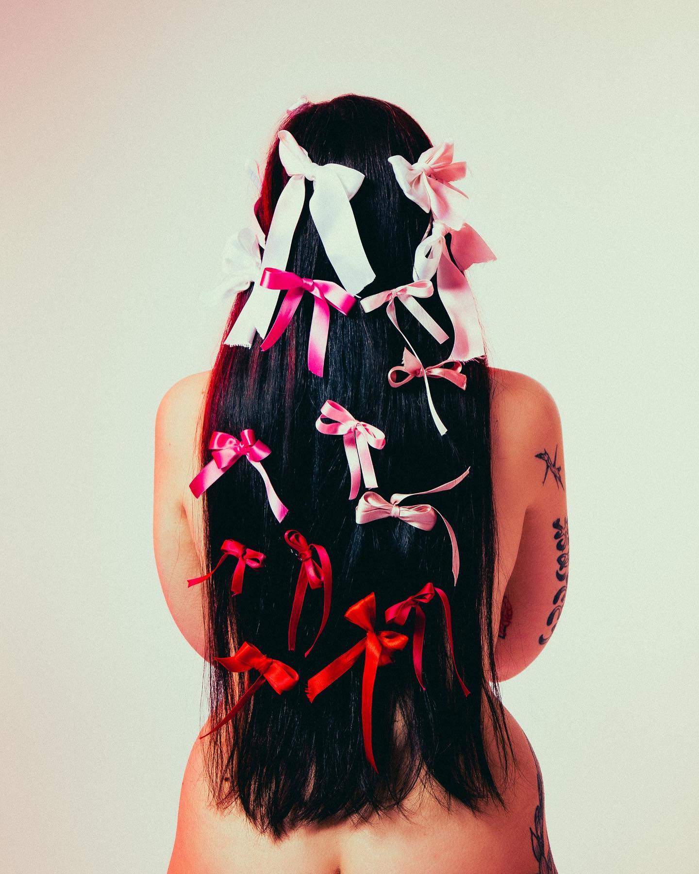 Dreamy on @virtusmagazine 

Art director @ineliide
Photographer @opocaj.photography / @giulia_frump 
Hairstyle/Makeup @ninn0li 
Model @ineliide 
Studio @wovo.housee 

#photooftheday #photography #backstage #photo #model #cupid #ribbon #curvy #midesize #bodyneutrality #bodypositive #selflove #love