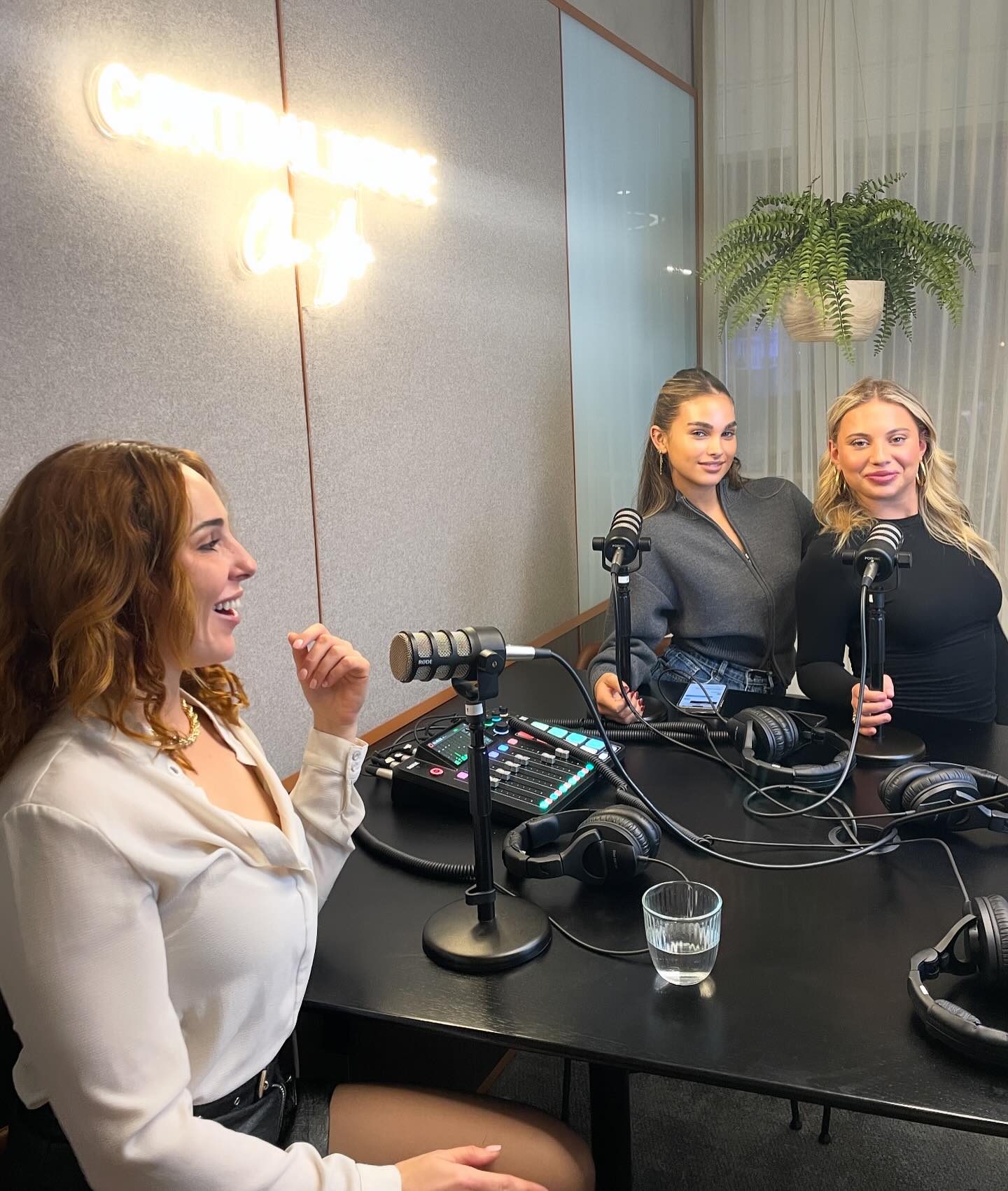Thank you @s4mguggs and @izzyarmitage for having me on @justforgirrls podcast today. So many laughs were had! Can’t wait for everyone to hear our very interesting conversations on intimacy, relationships, streaming, the sugar bowl, and salt daddies 💅😂

Out NOW! Listen wherever you get your podcasts 🎧