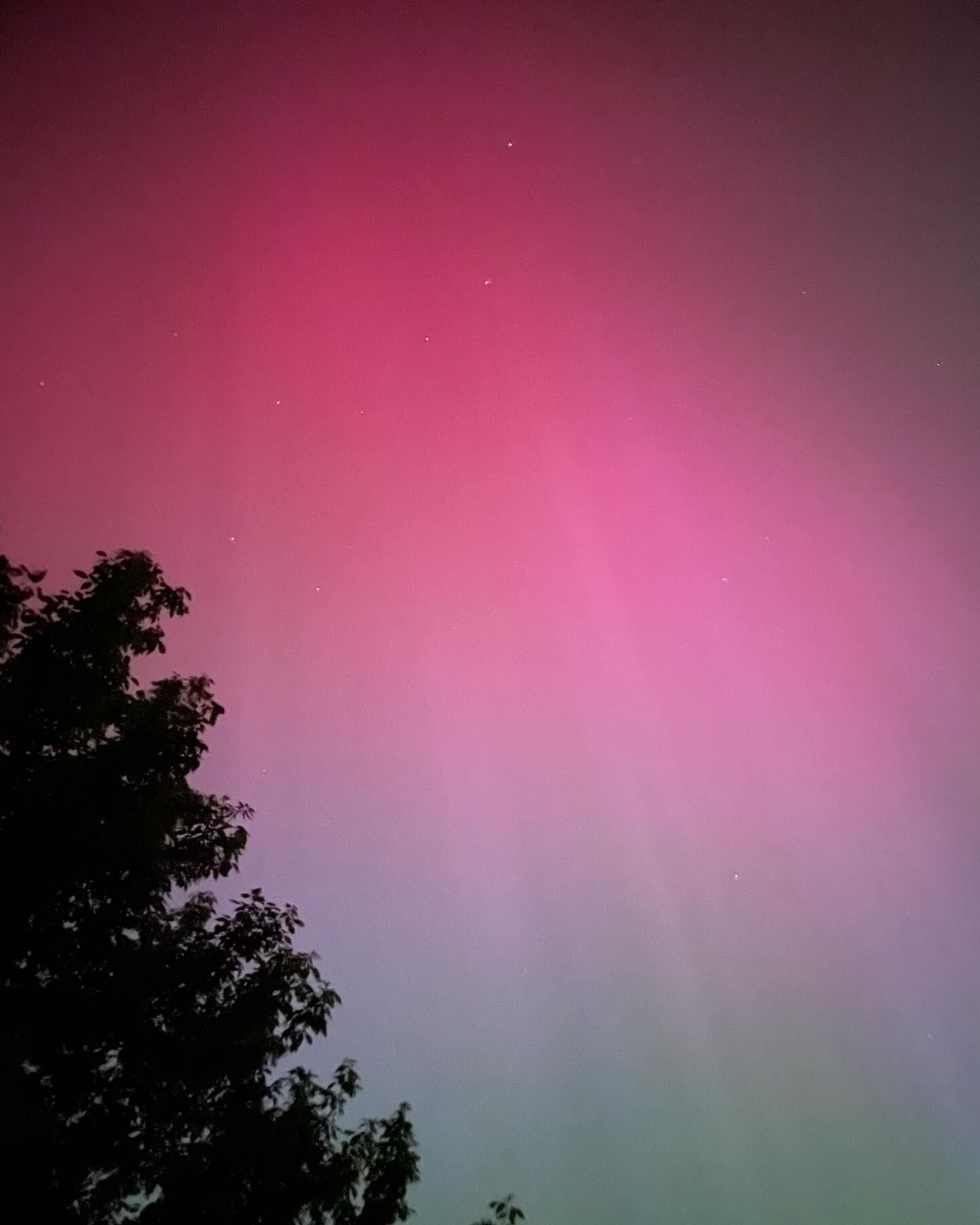 The skies of Essex, England tonight. With my Aurora, @kotrynamorkute 

Grandad, you would have loved this and I would have adored to have been able to spend this moment with you. 💫
