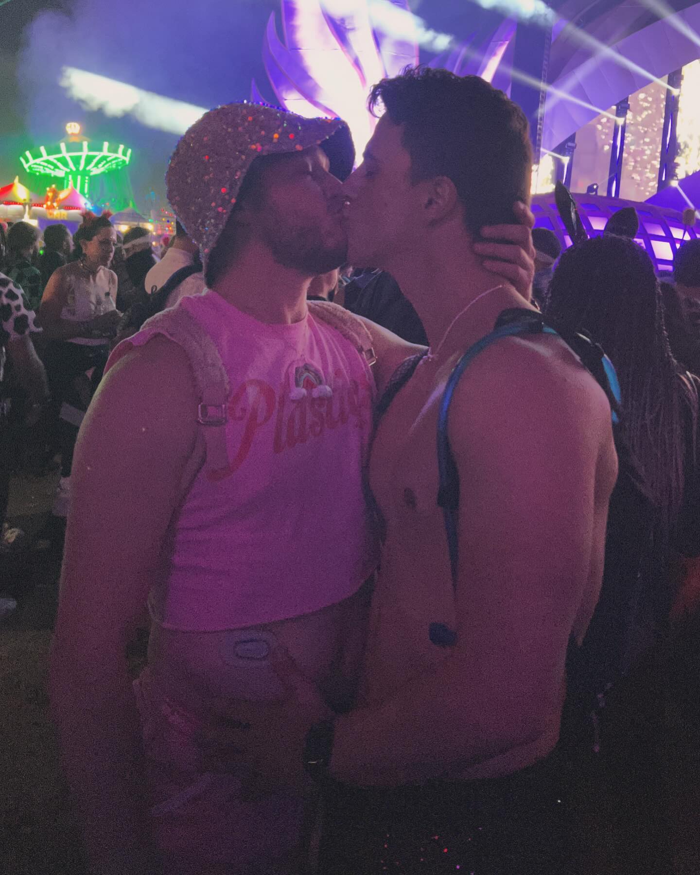 ✌🏻 years in and I’d honestly give it five stars ! Definitely recommend dating @itswyattmoore_ ! But also don’t, bc he’s mine 🥰 Happy anniversary Wyatt! ❤️

#lgbt #pride #boyfriends #couple #gaycouplegoals #raveboyfriends #anniversavy