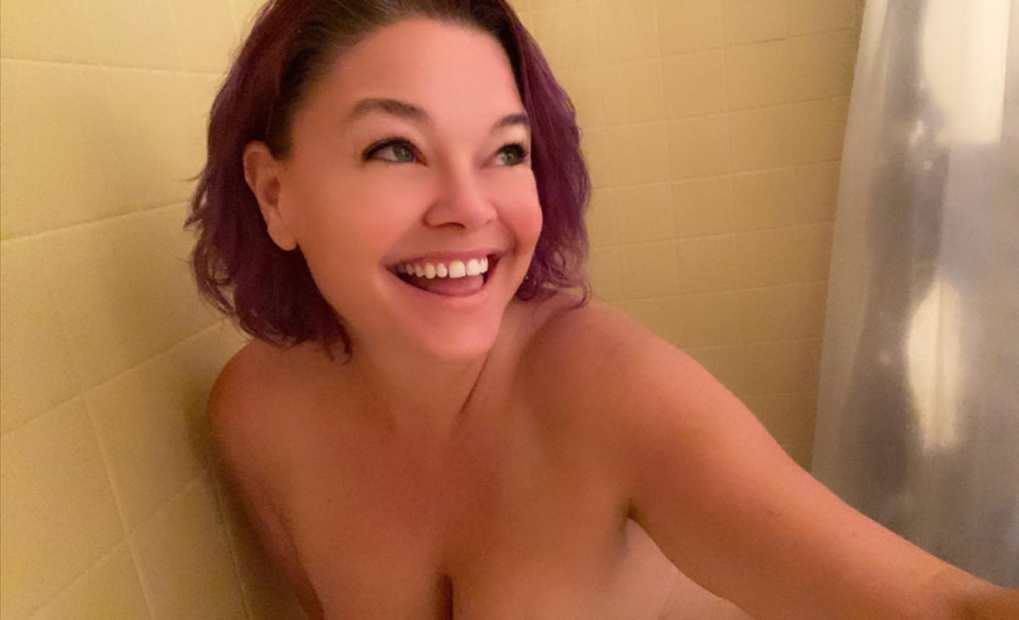 Shower pics for my OnlyFans peeps!! These will be up anytime you subscribe in the main feed. Cone check out my weight loss progress. 

#showerthoughts #fanaccount #showertime