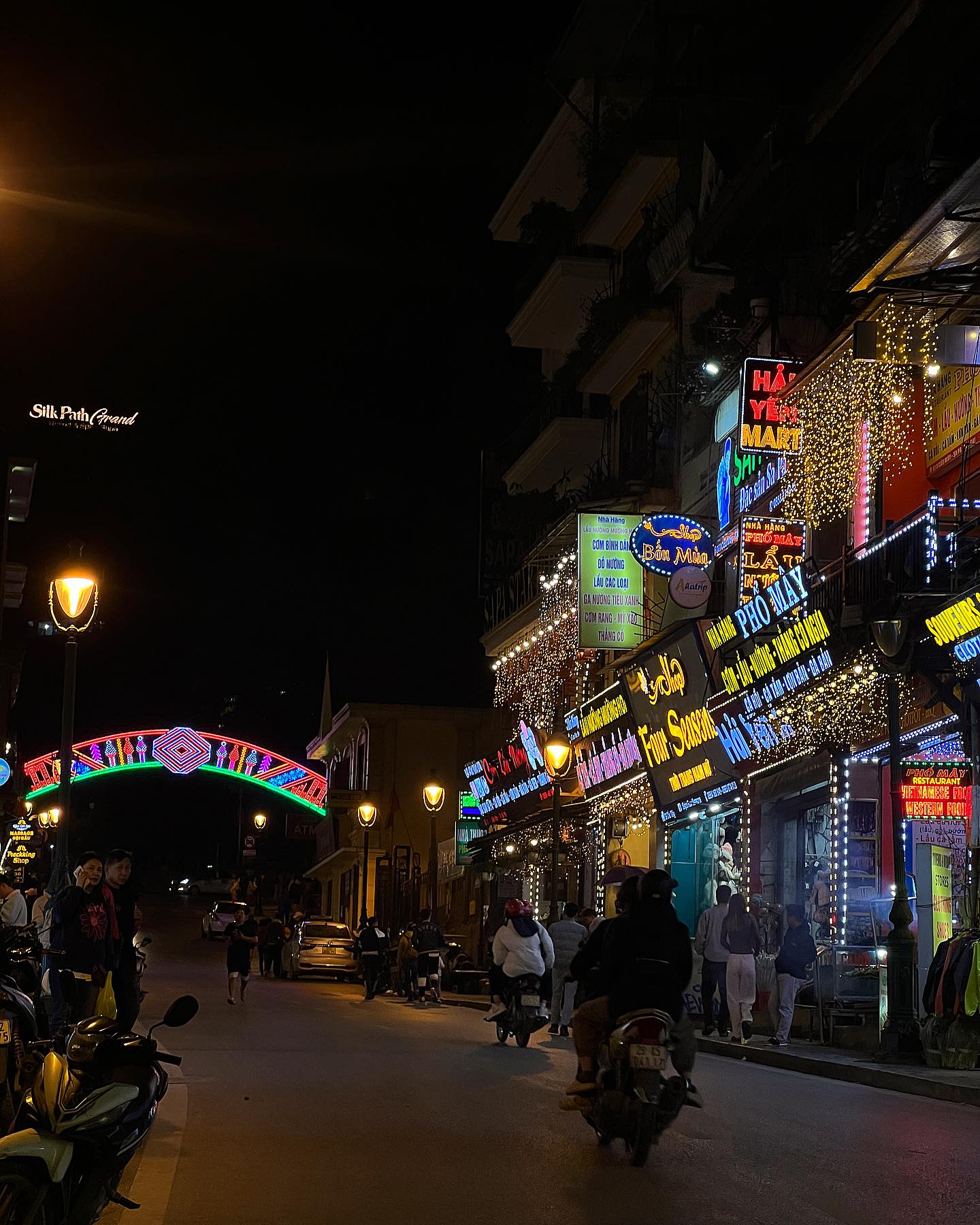 A bit of Vietnam at night 🌙