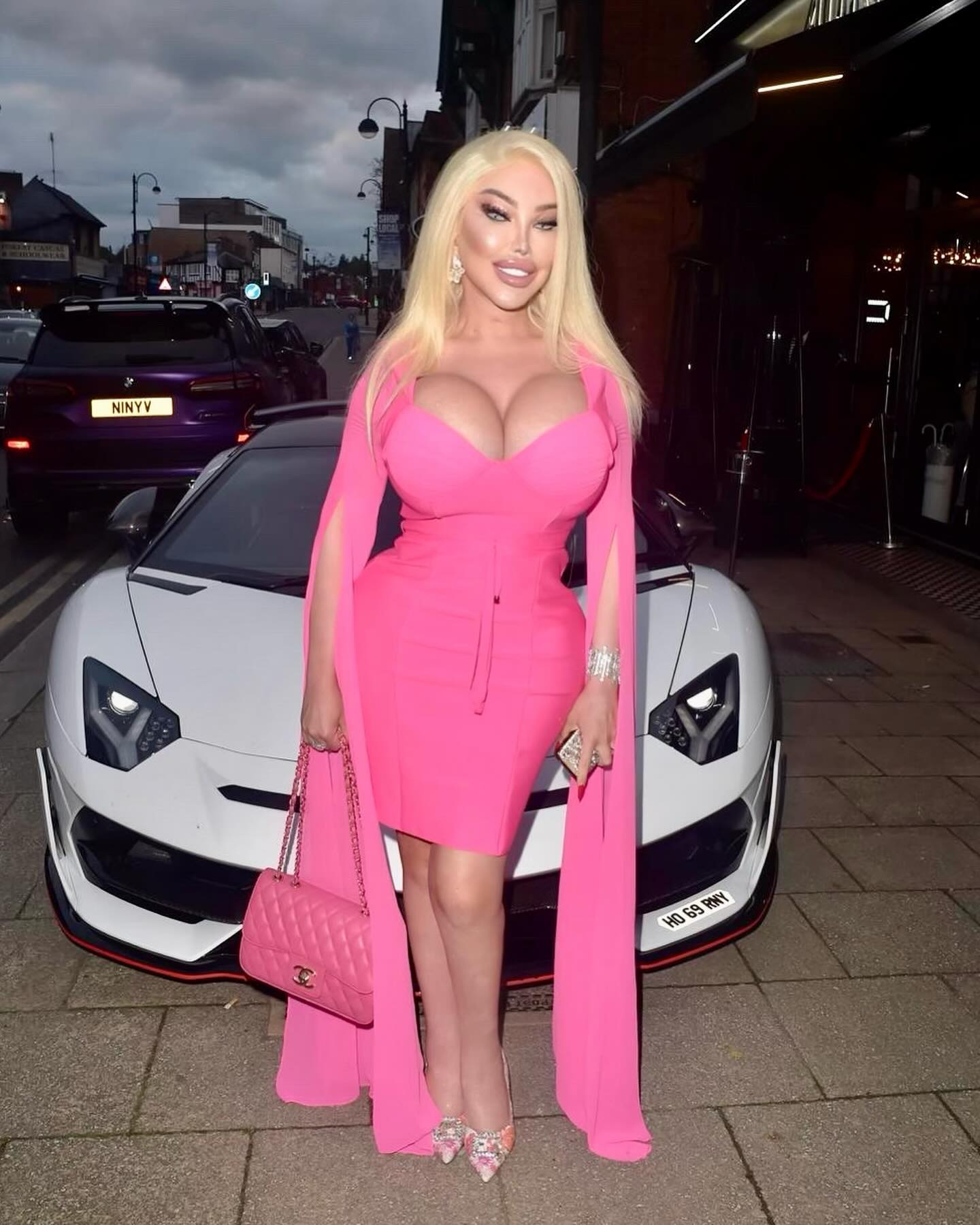 Life is like riding a bicycle. To keep your balance, you must keep moving in style by @FashionNova #NovaBabe #FashionNova 

#jessicaalves #pinkdress