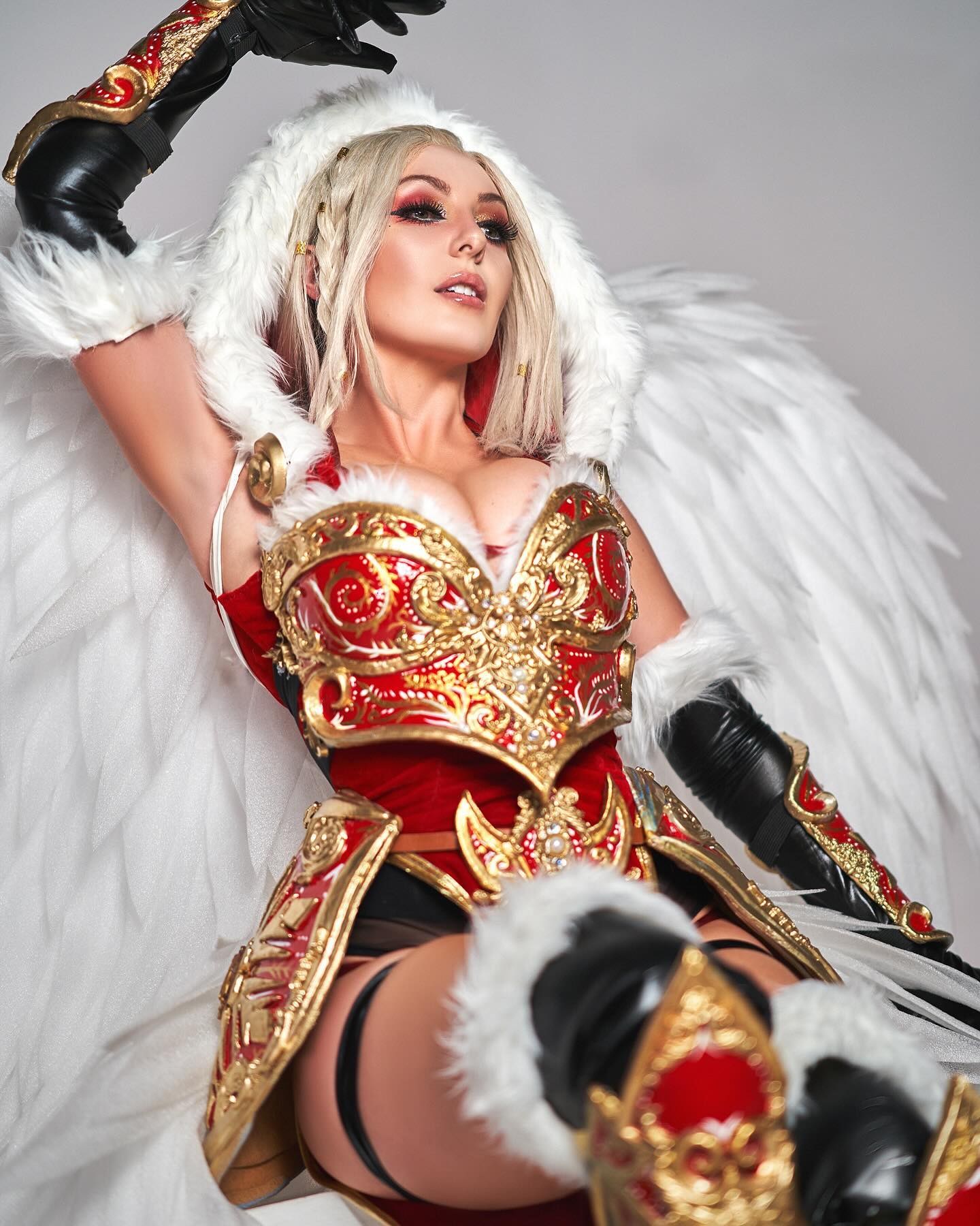 ✨ What are you doing for the holidays?? And which photo is your favorite?✨

.
.
Photos: @kaidozu + @itsrobbiestark 
Costume made by me! It’s my armored Elsa cosplay upcycled to HOLIDAY VIBES 
Wings provided by studio! 
Paintjob inspired by @candymakeupartist 
#worbla #evafoam #santaRmor #cosplayarmor #cosplay