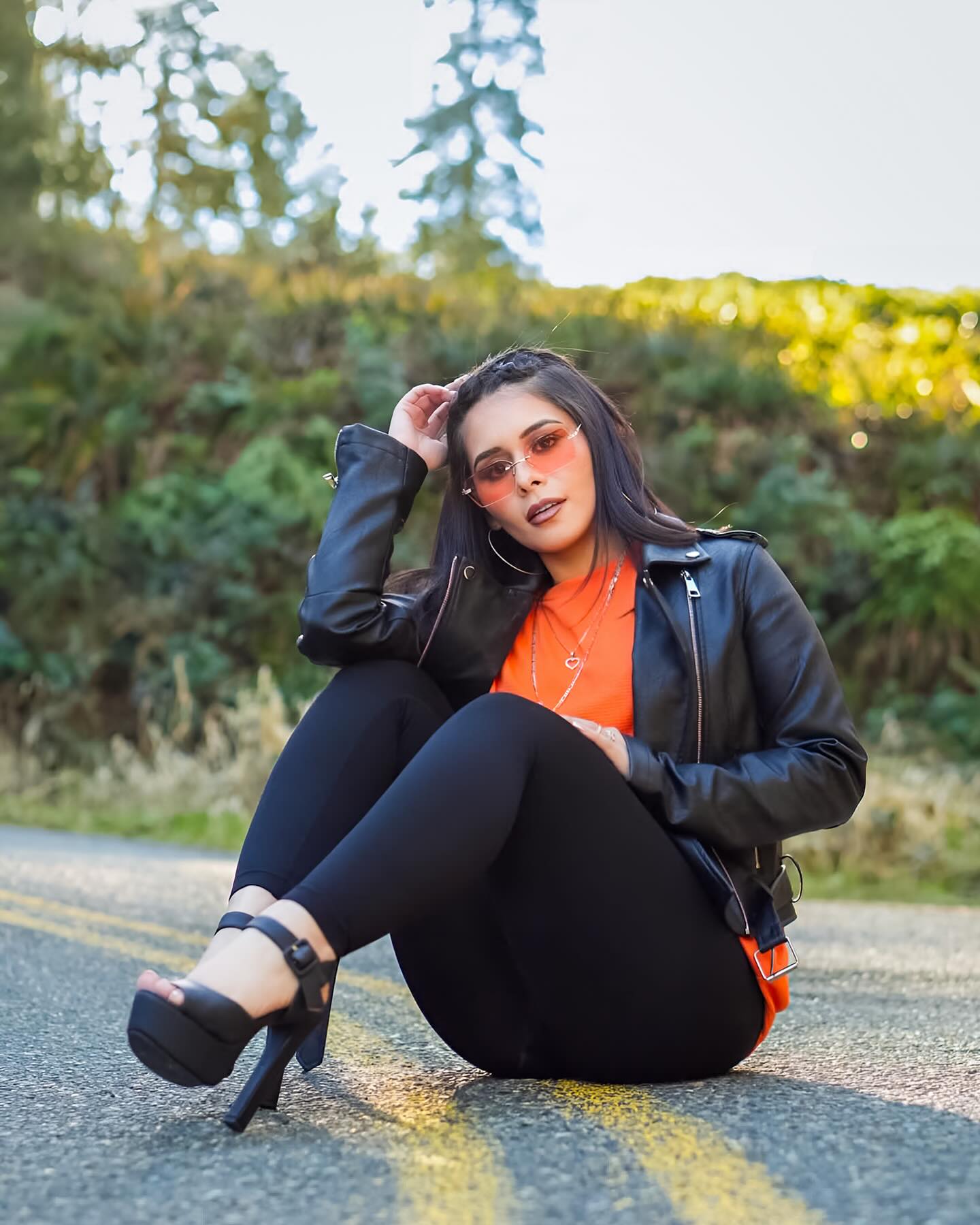 The Other Day ..!! 🧡🖤
.
.
📸 @caspersedits 😘
.
#tuesday #happyvibes #streetphotography #outfitinspiration #model #fashion
