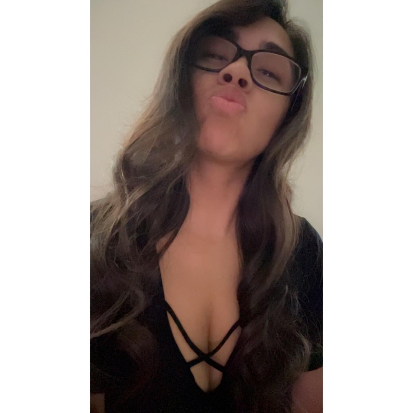 “Love yourself baby or nobody will!” 😘❤️‍🔥
.
.
#onlyfans #ofgirl #ofmodel #latina #mixed #contentcreator #adultcontent #girlswithglasses #blindaf #curls #longhairdontcare #girlswithtattoos #htx #tx #babe #milf #explorepage #explore #shortgirls #justatinytaste #selflove