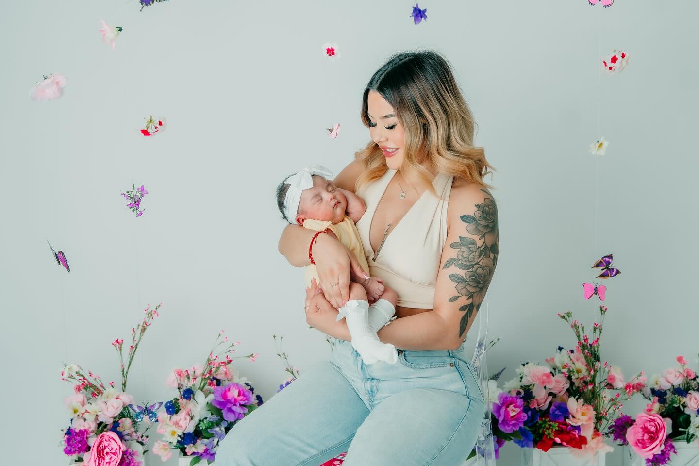 Happy Mother’s Day 💐

you complete my heart , thank you for choosing me to be your mommy. it’s the best beginning life could have given me I love you so much my sweet little lyna 🤍