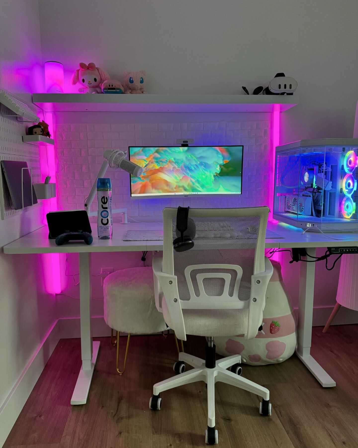 Happy Saturday Everyone! 💗

I just got my new standing desk from Amazon today! I’m in LOVE with it! I’ve never had one before and now I have so much more space on my desk. ☺️

What do you think I should add to my desk? Also any cable management tips? 👉👈

#explore #explorepage #gamergirl #gamergirlsetup #trends #trending #gamergirls