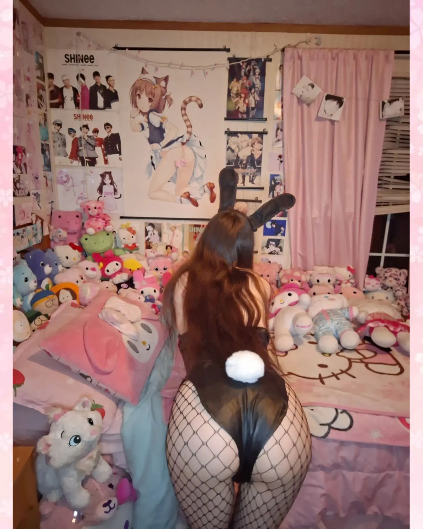 Keep swiping 🤭🐰
♡
New to my content? Check out the link in my bio! There is so much content to see from me!🖤
♡
#bunnygirl #bunnycosplay #bunny #egirl #altgirl #cosplaygirl #cosplaying #cosplay #brunette #modeling #model #sanrio #pinkroom #kawaiigirl #kawaiistyle #kawaii #fishnets #cutecore #cutegirl #explore #explorepage
