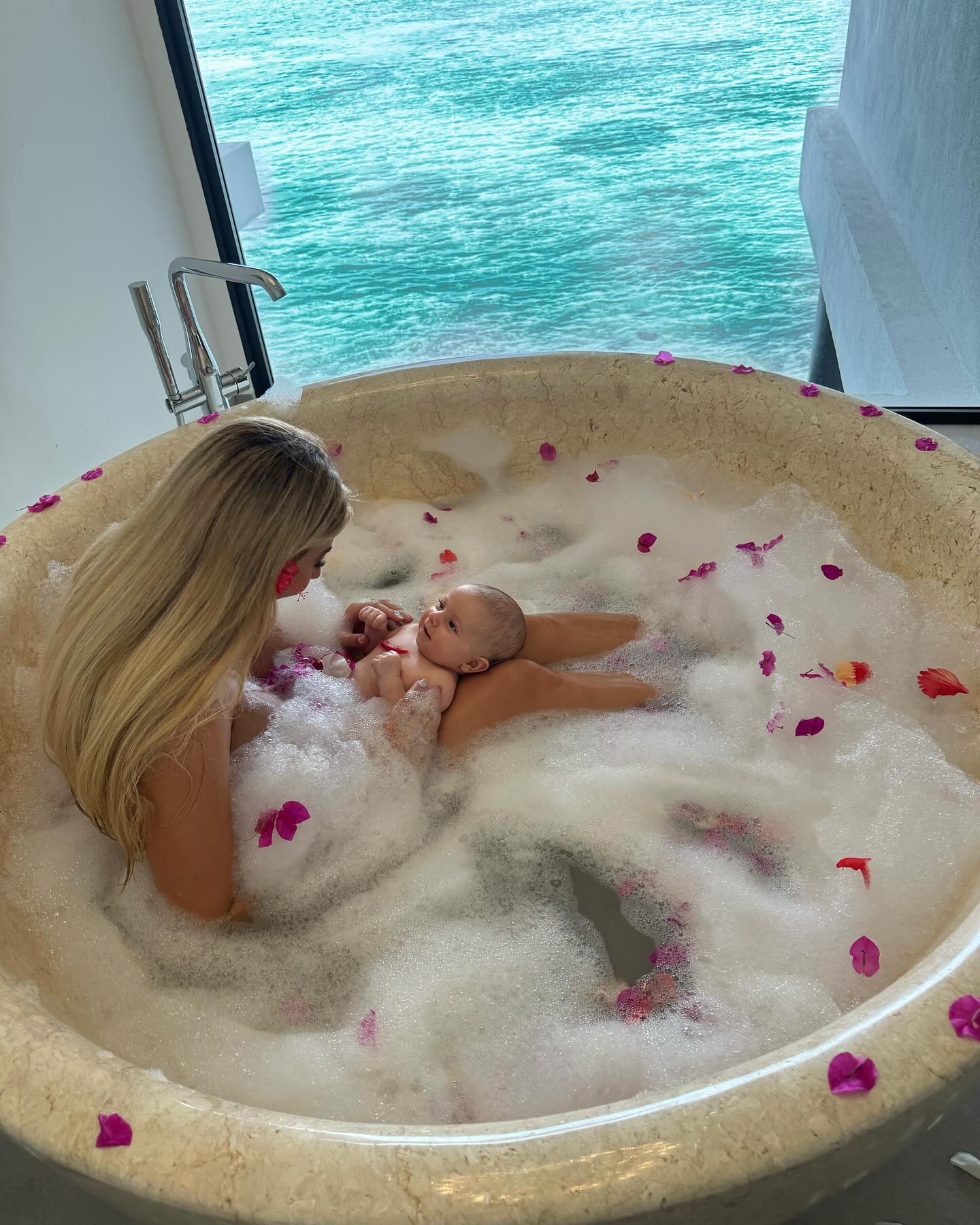 bathtub with a view, with you  @oce4nrose 🛁 🫧 🌺 

this is my dream come true, #chapter31