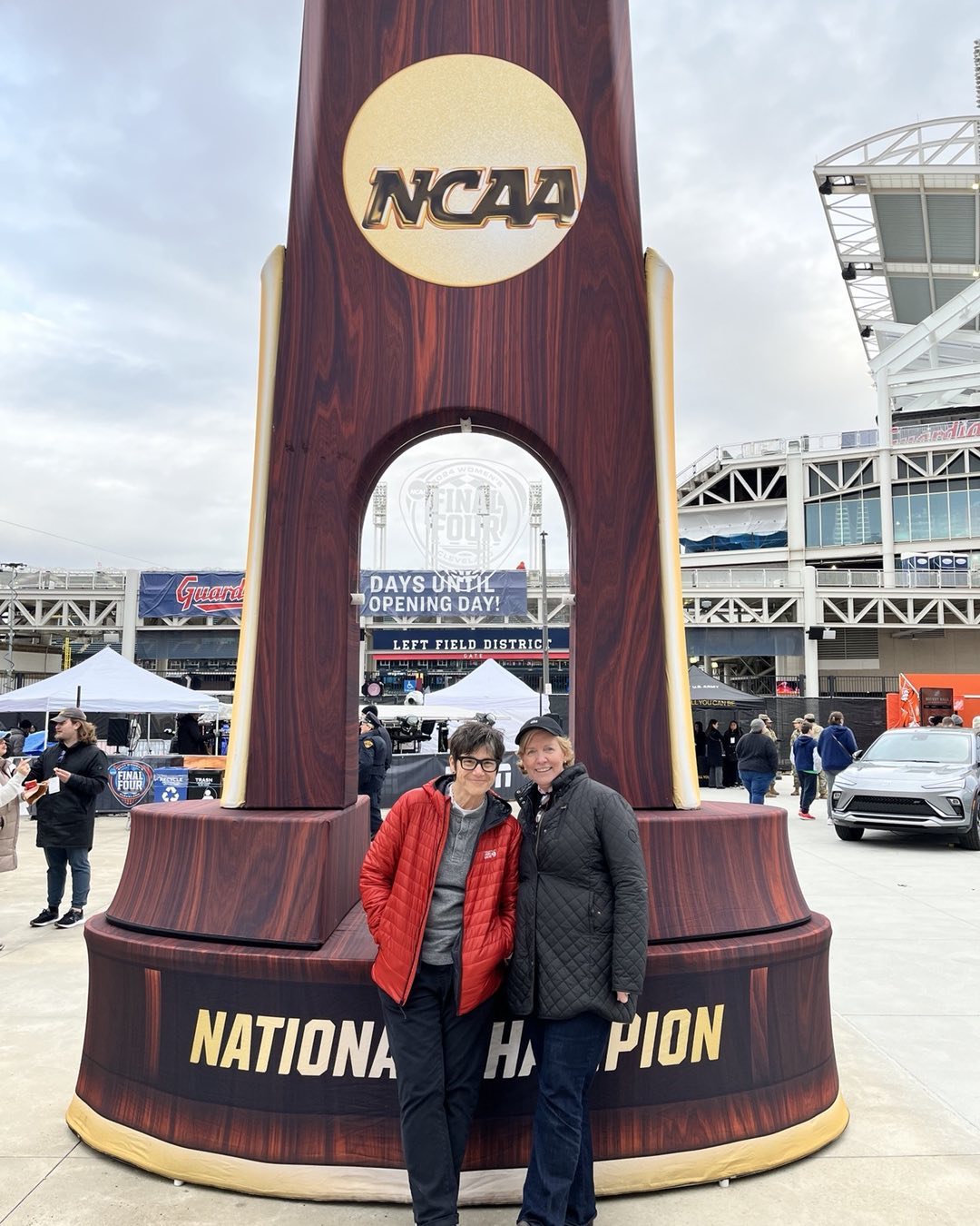 If anyone’s looking for @carolynryannyt and a giant NCAA trophy, I found them.