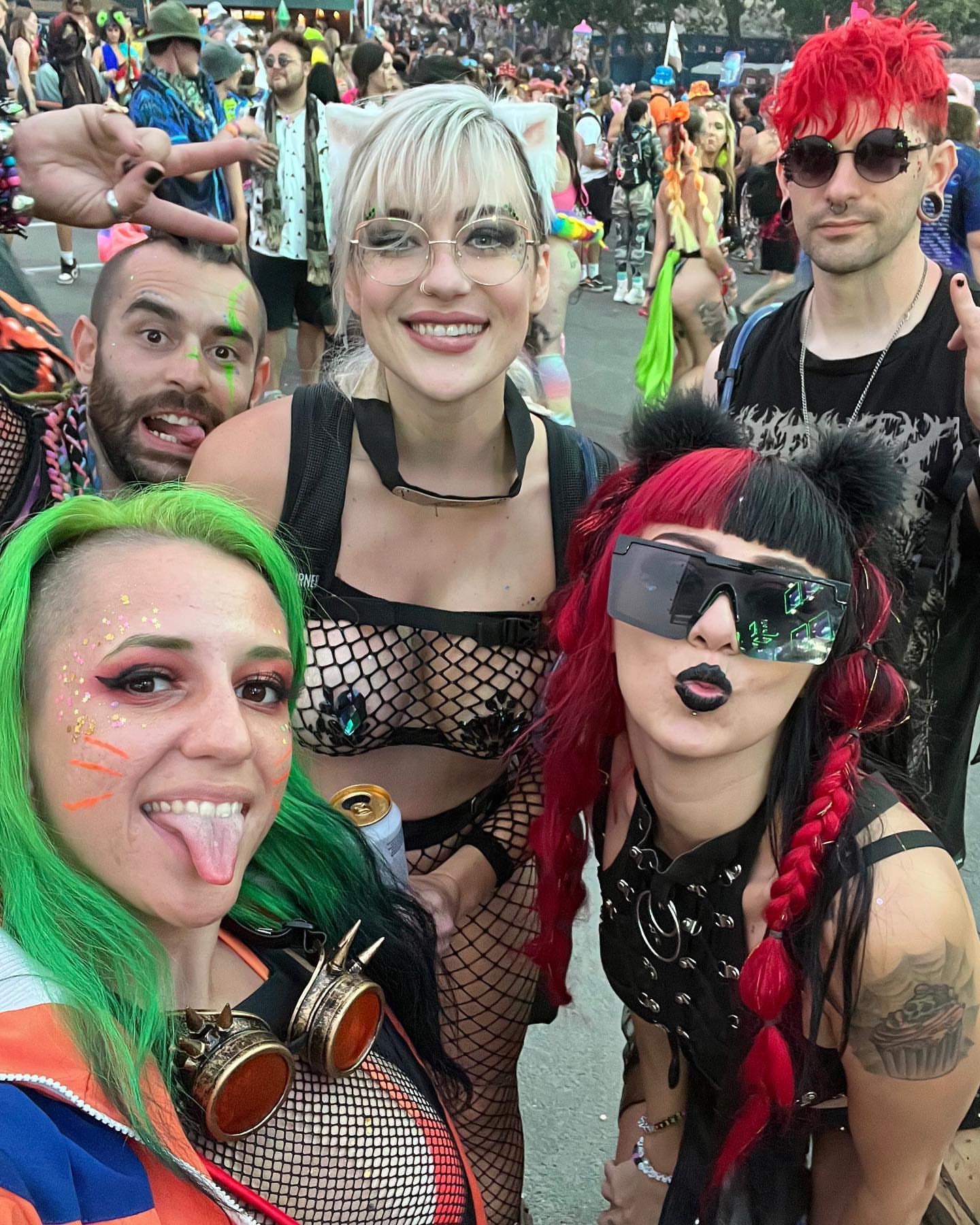 ✨KITTIES FIRST RAVE✨
DAY TWO: Naruto theme🙌🏼 it was so fun to meet a bunch of other nerds and get to party with them. The smoke had rolled in that day so it was kinda hard to breathe, but once I started hanging out with my friend Molly, everything was great😄
Amazing music, beautiful people, loving energy. Couldn’t have asked for a better time💕
What themed outfit would you want to wear??
•
•
•
#rave #festival #firstrave #basscanyon #basscanyon2023 #thegorge #thegorgeamphitheater #naruto #narutofans #saturdaysareforthegirls